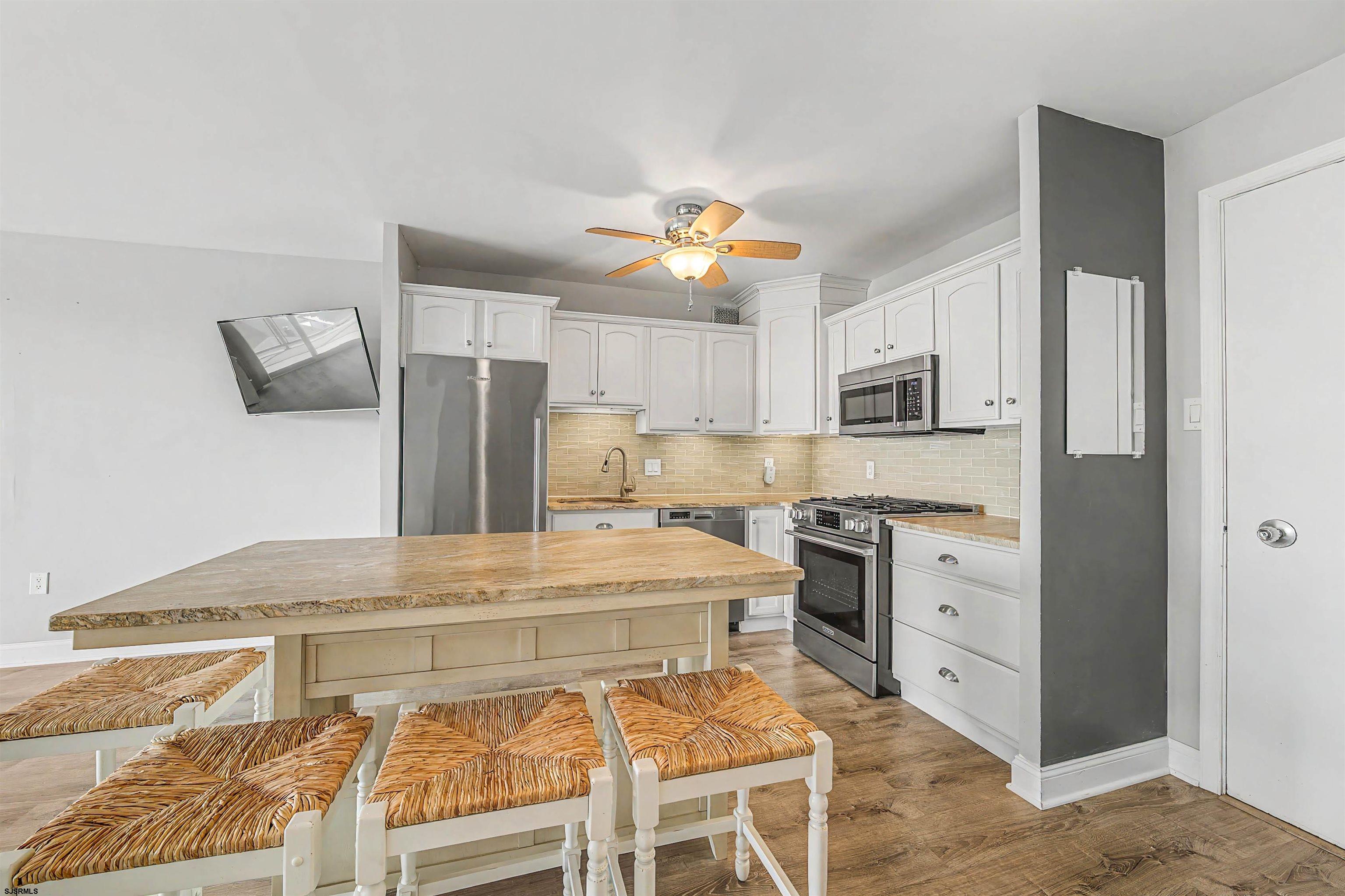 6101 Monmouth Ave Unit: 703