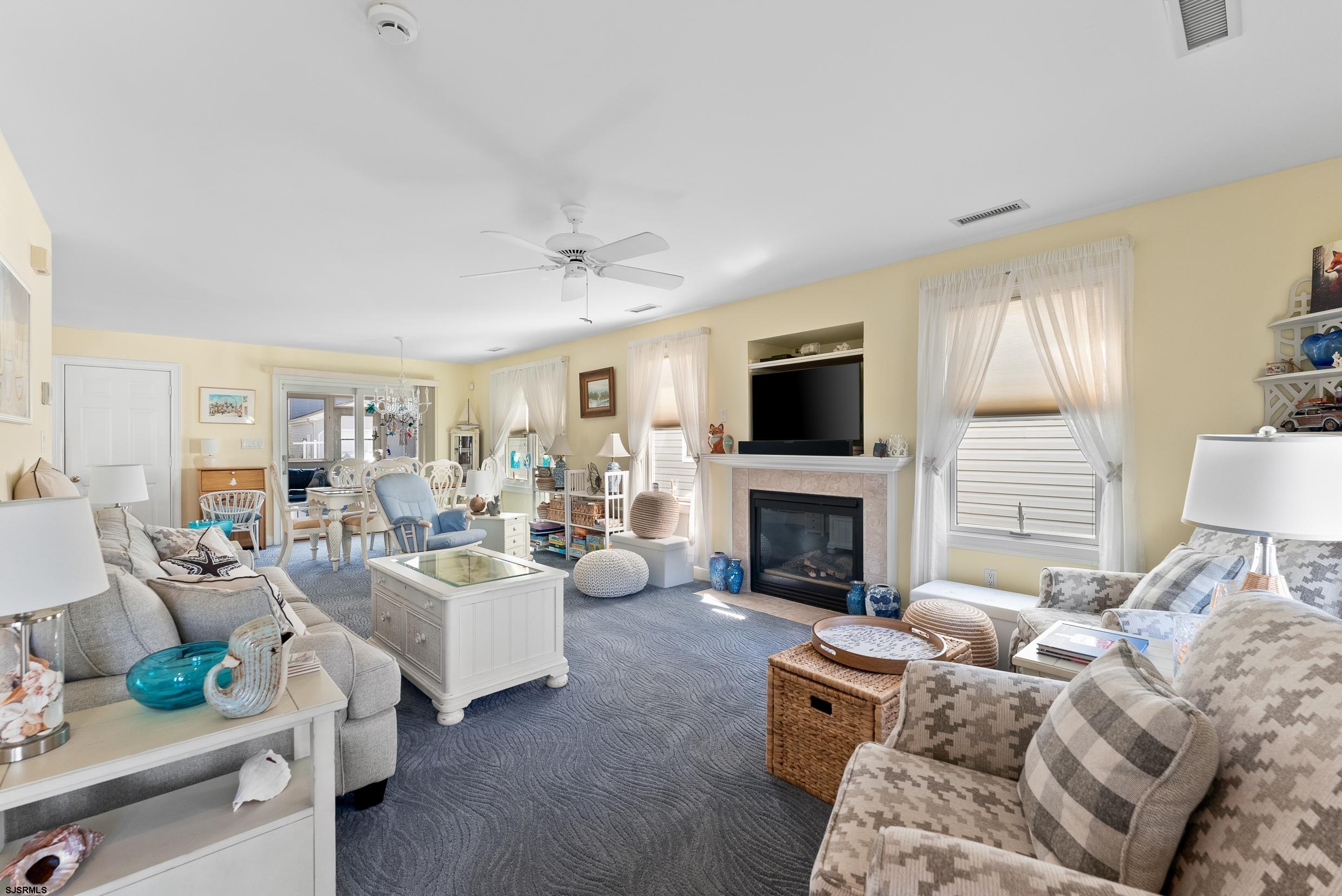 2537 Bay Ave