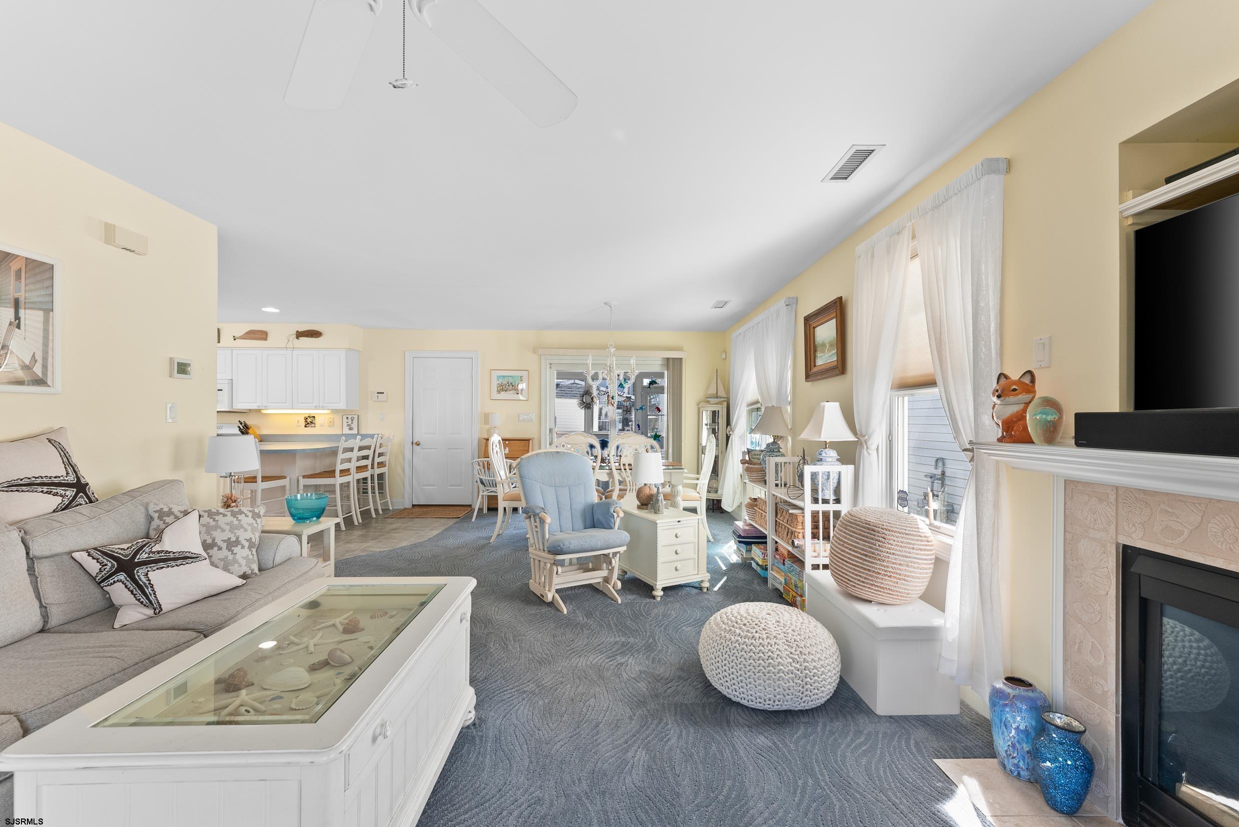 2537 Bay Ave
