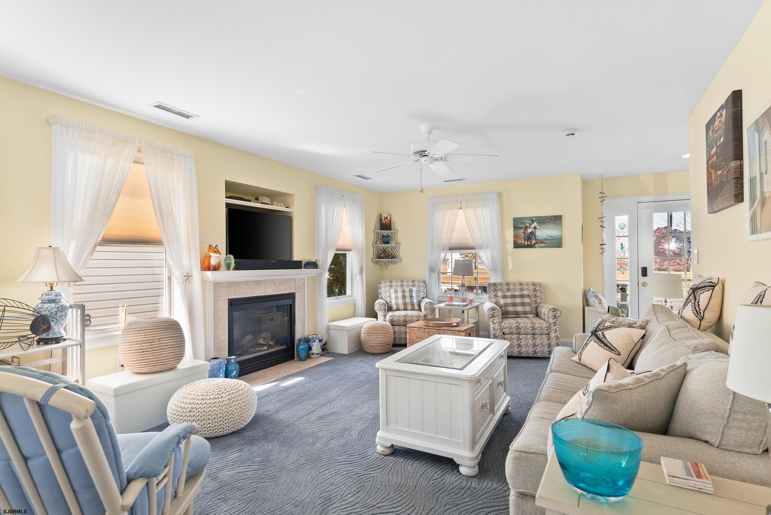 2537 Bay Ave