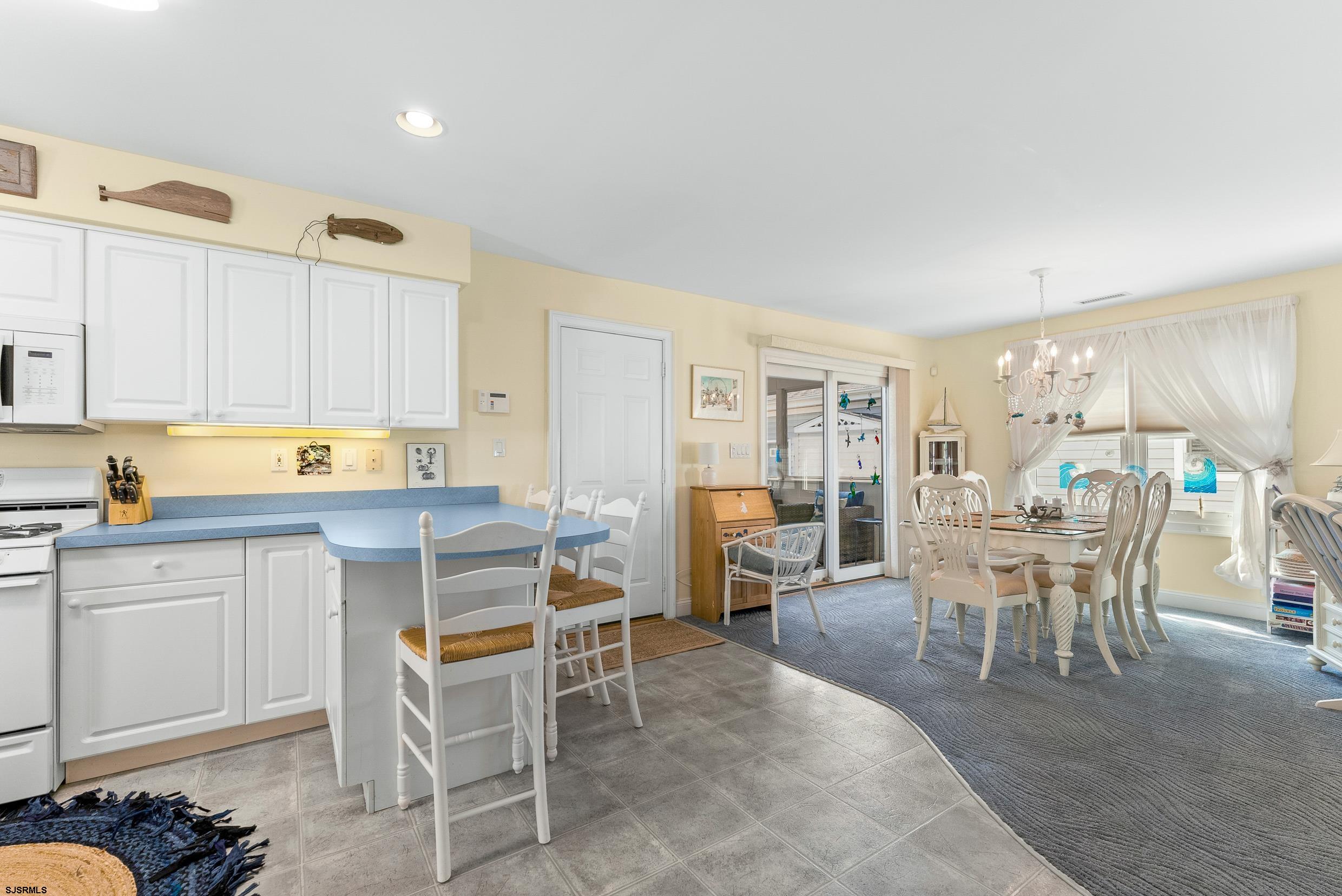 2537 Bay Ave