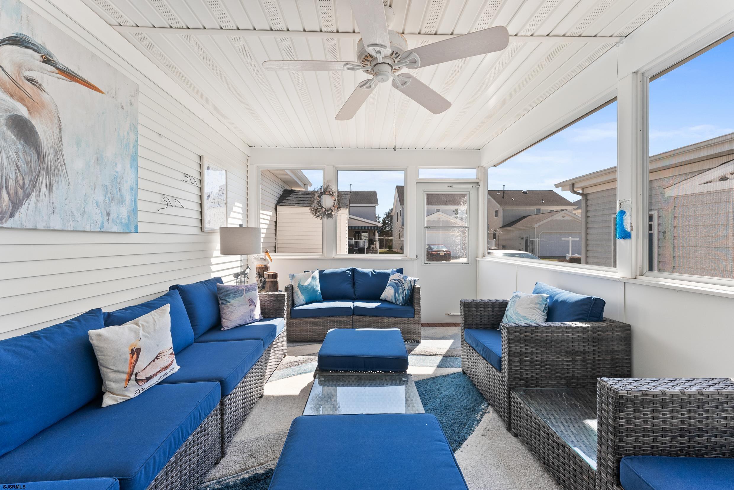 2537 Bay Ave