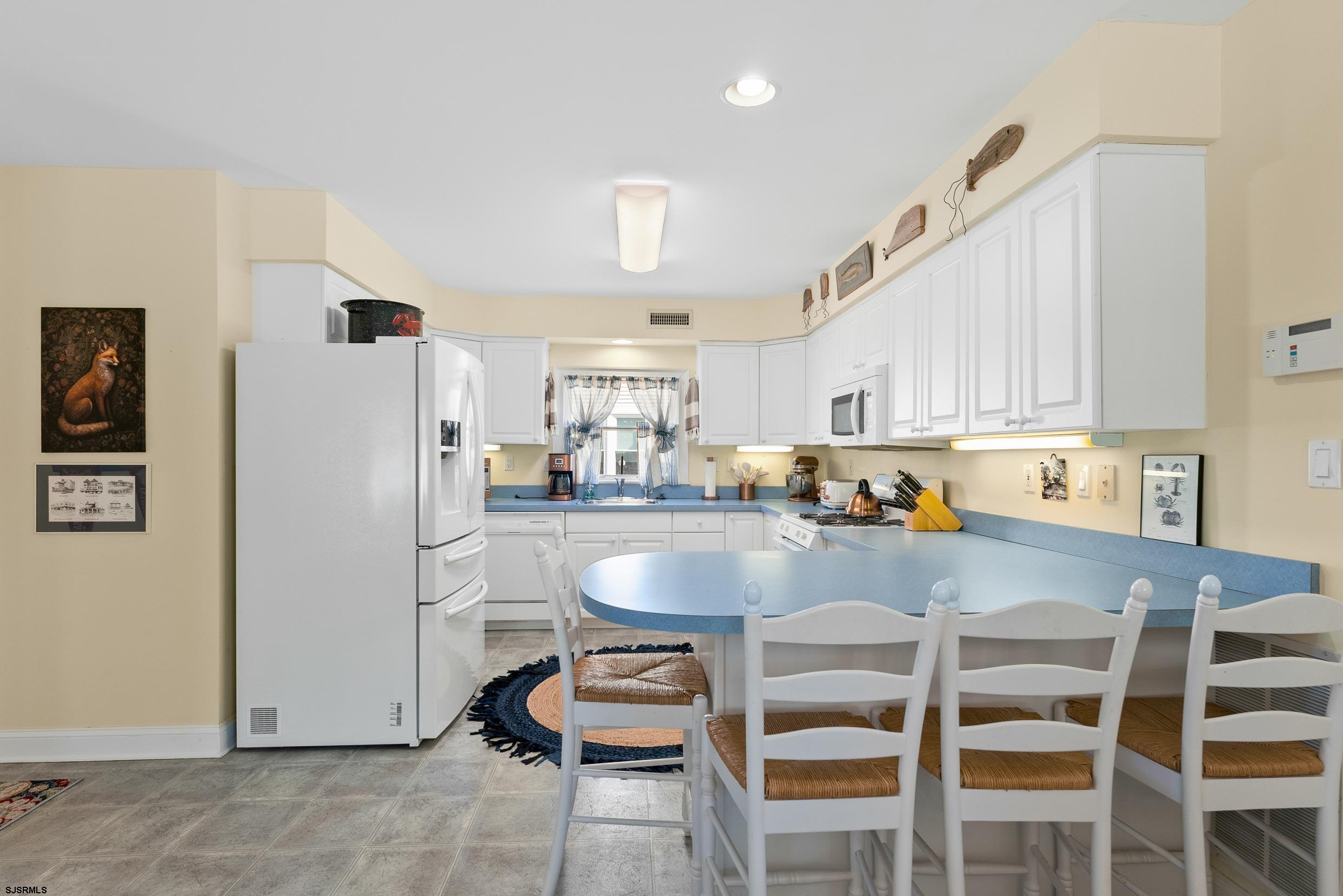 2537 Bay Ave