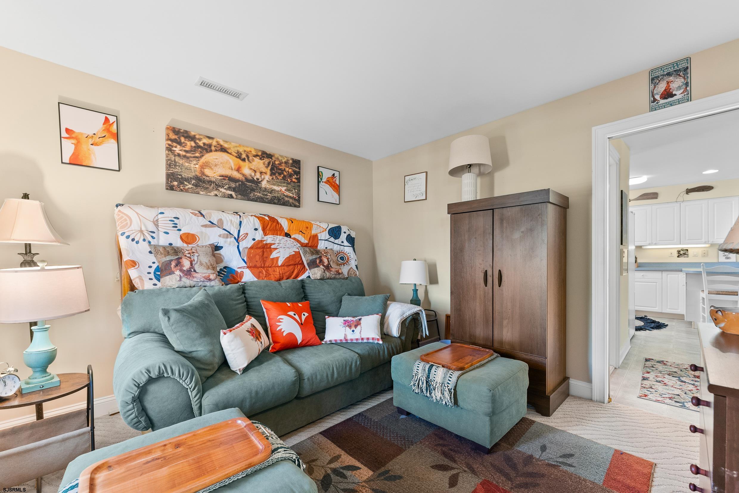 2537 Bay Ave