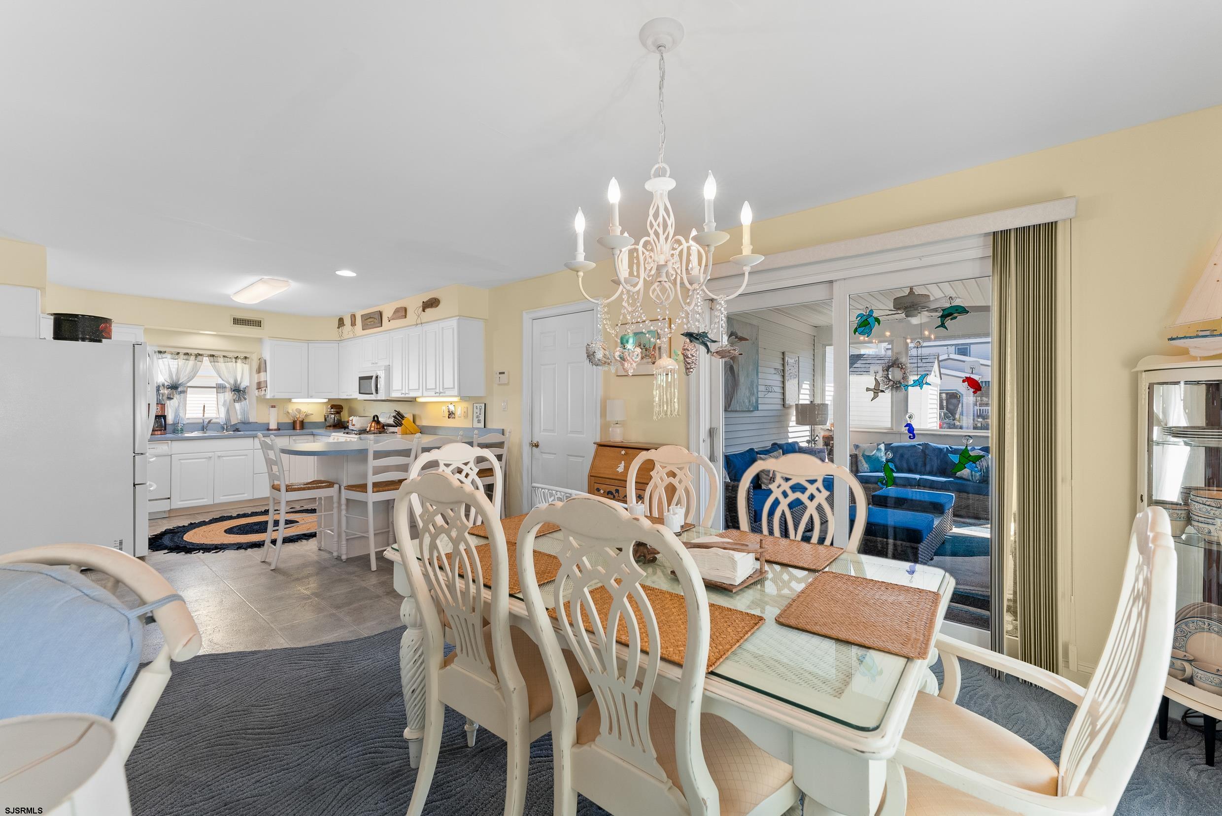 2537 Bay Ave