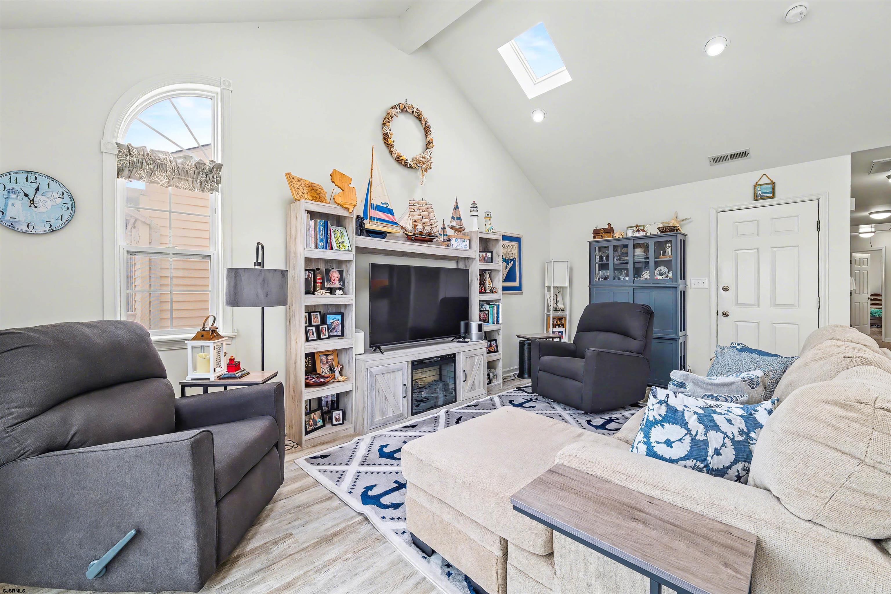 310 Roosevelt Blvd Unit: 2