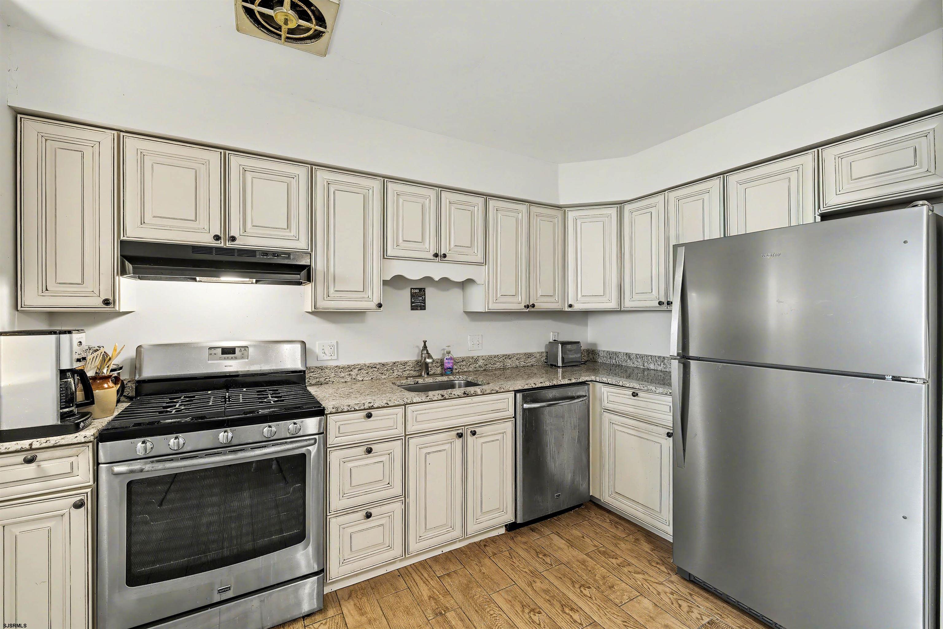 3523 Bay Ave Unit: 3523 - 1st Floor