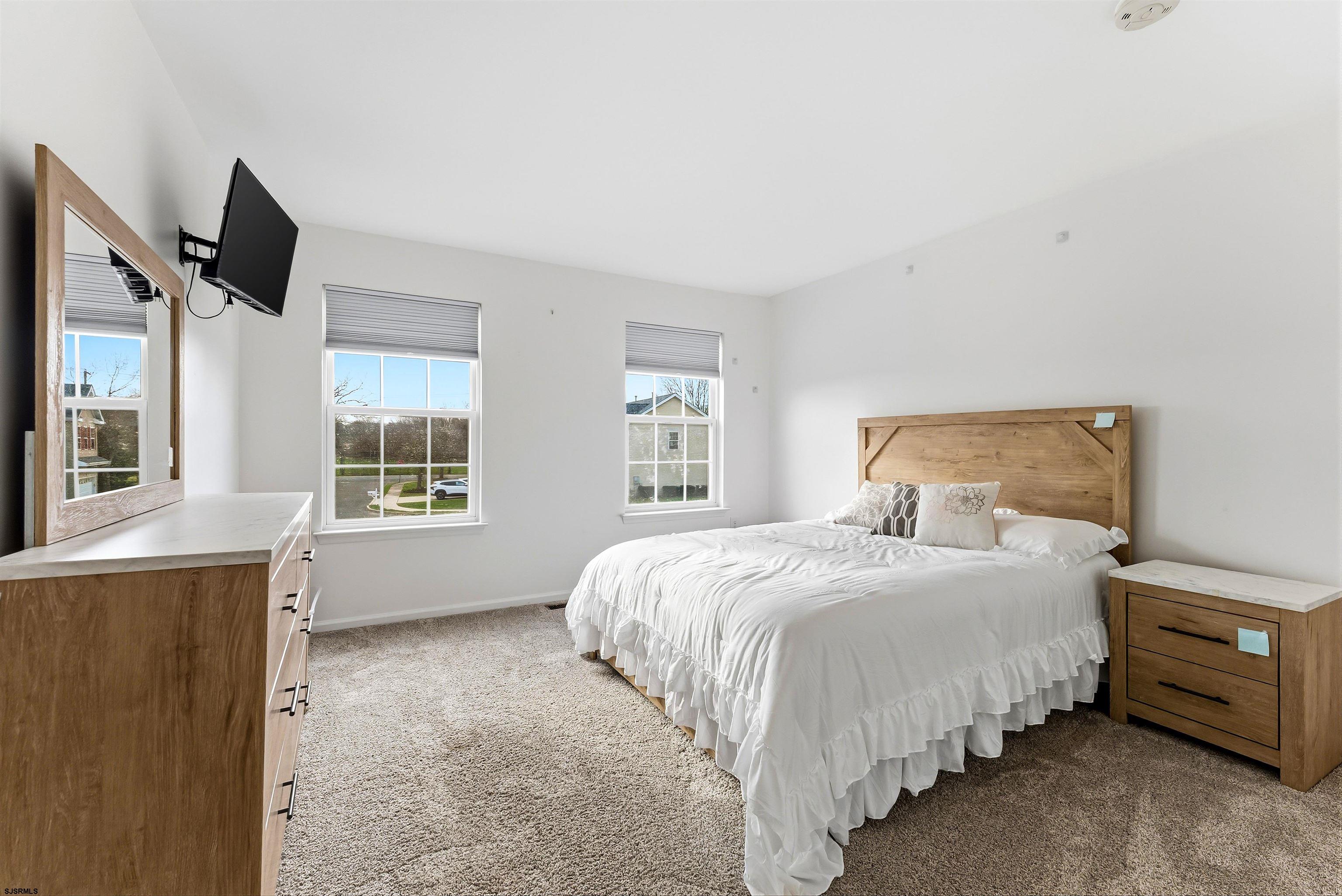 5 Arrowhead Ln