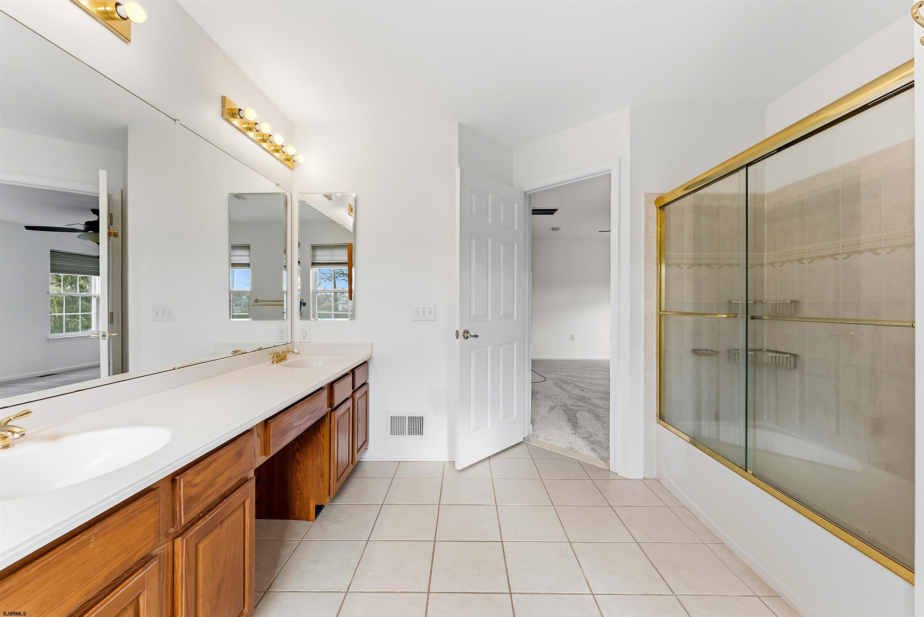 5 Arrowhead Ln
