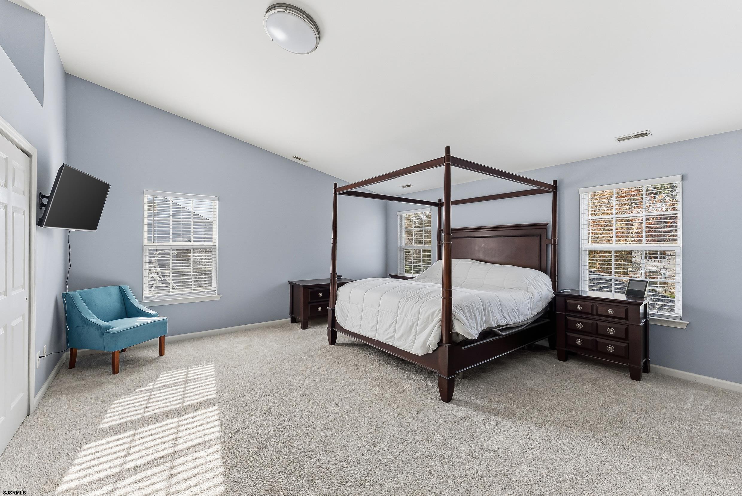 262 Churchill Dr