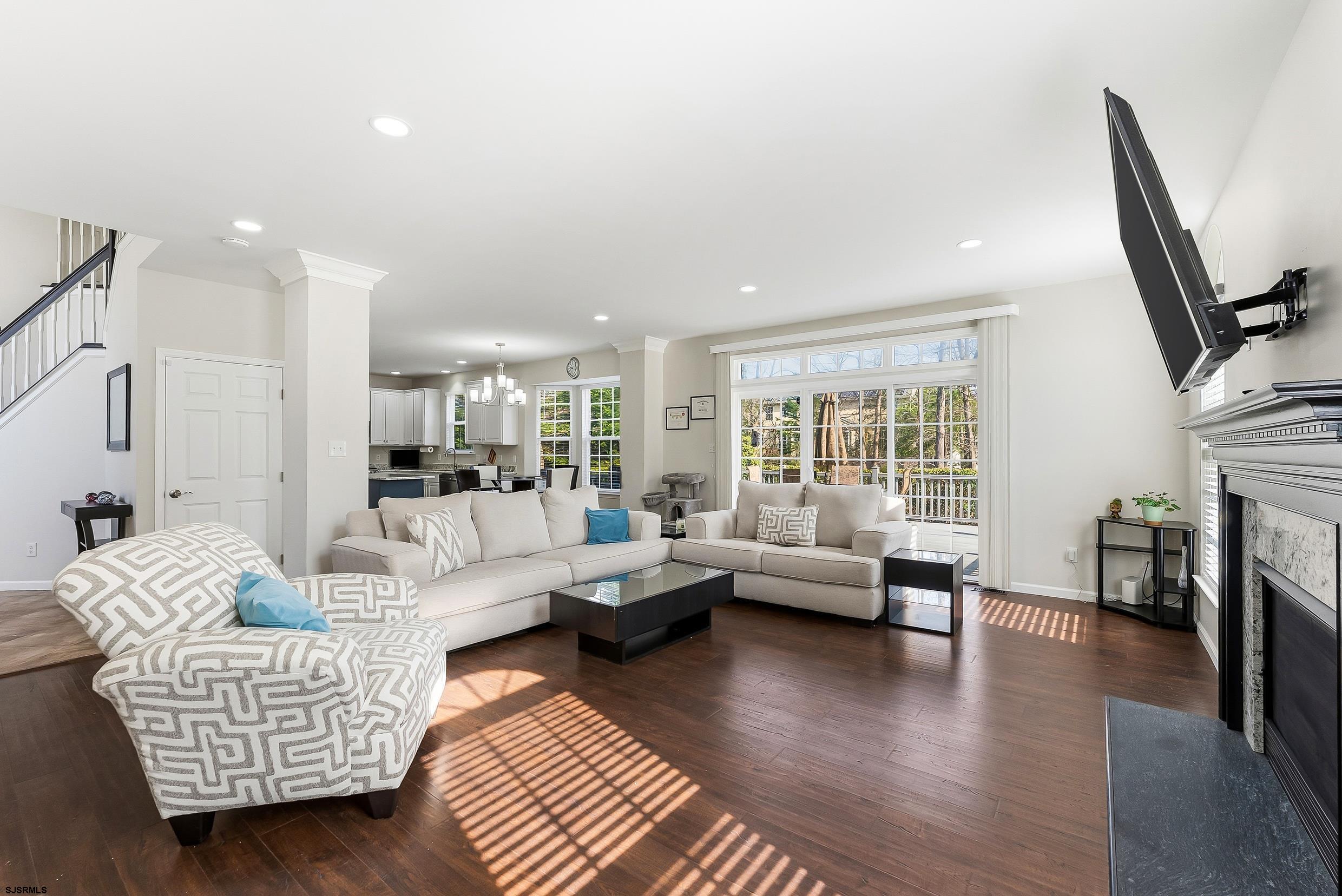 262 Churchill Dr