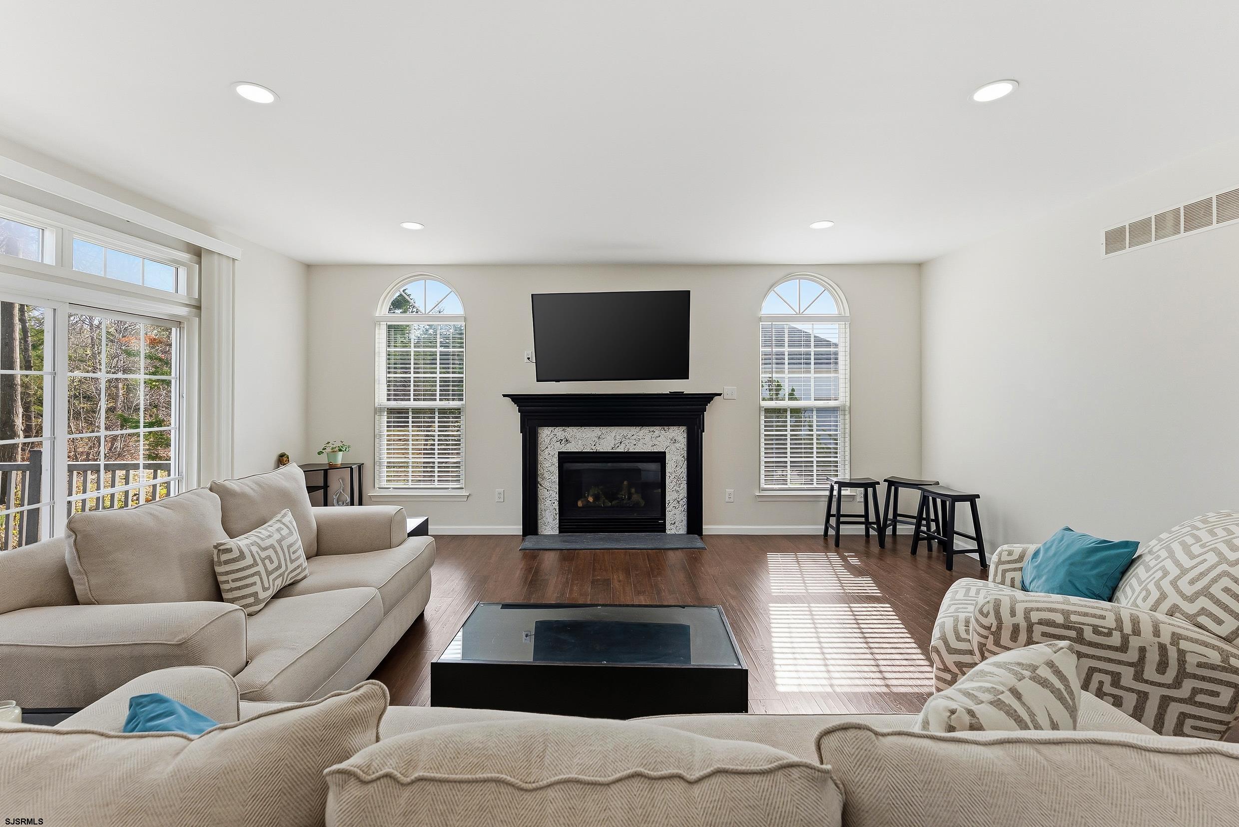 262 Churchill Dr