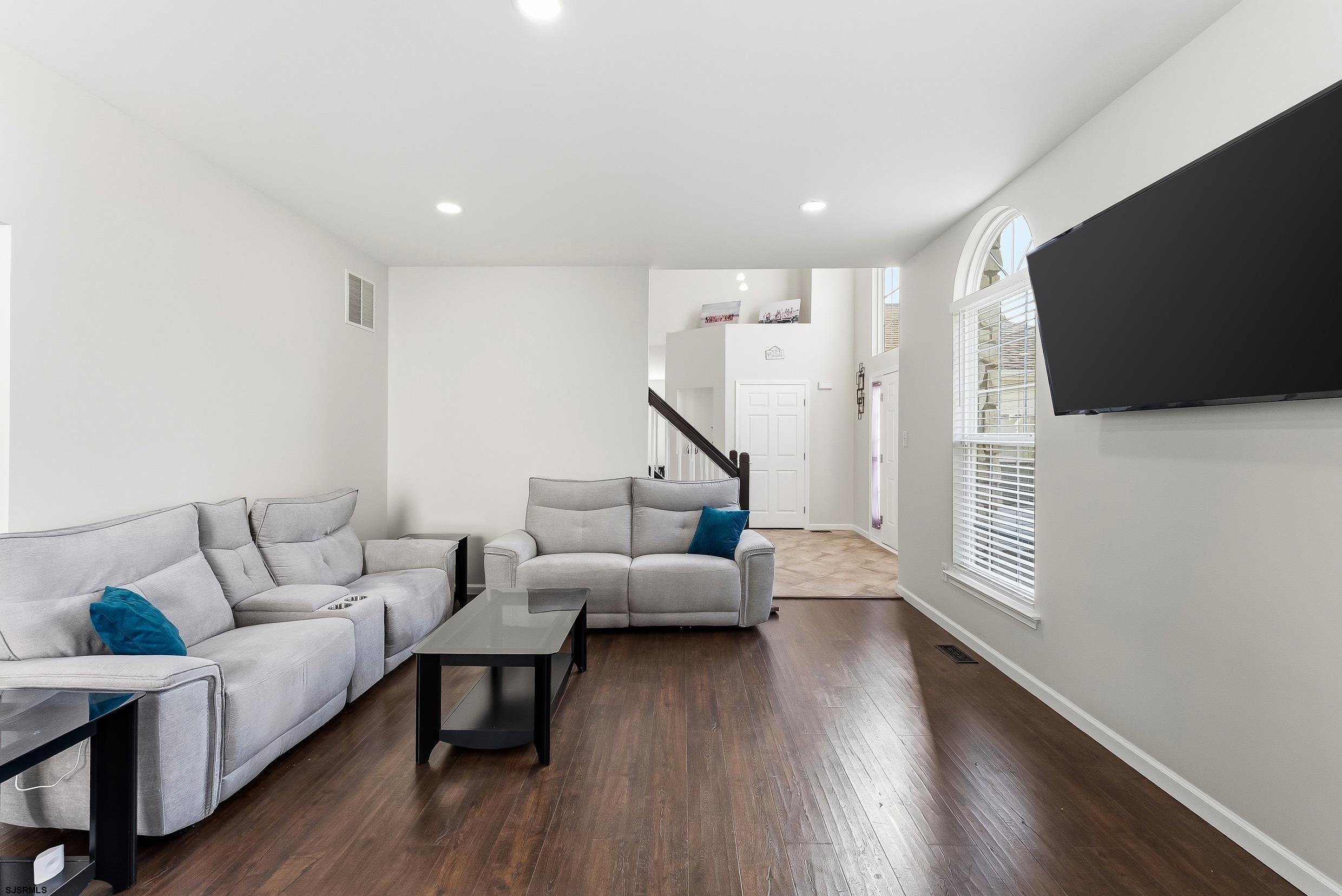 262 Churchill Dr