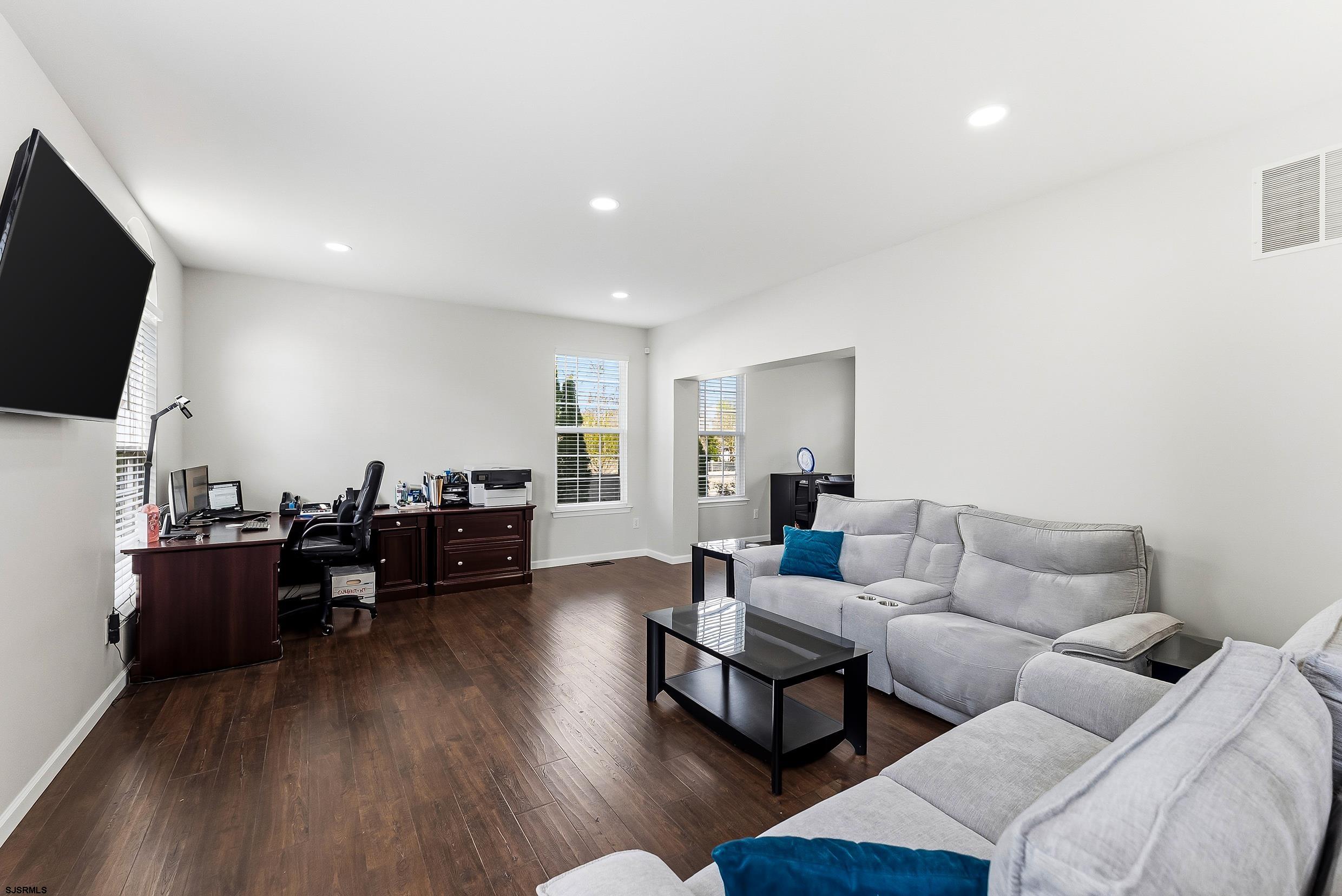262 Churchill Dr