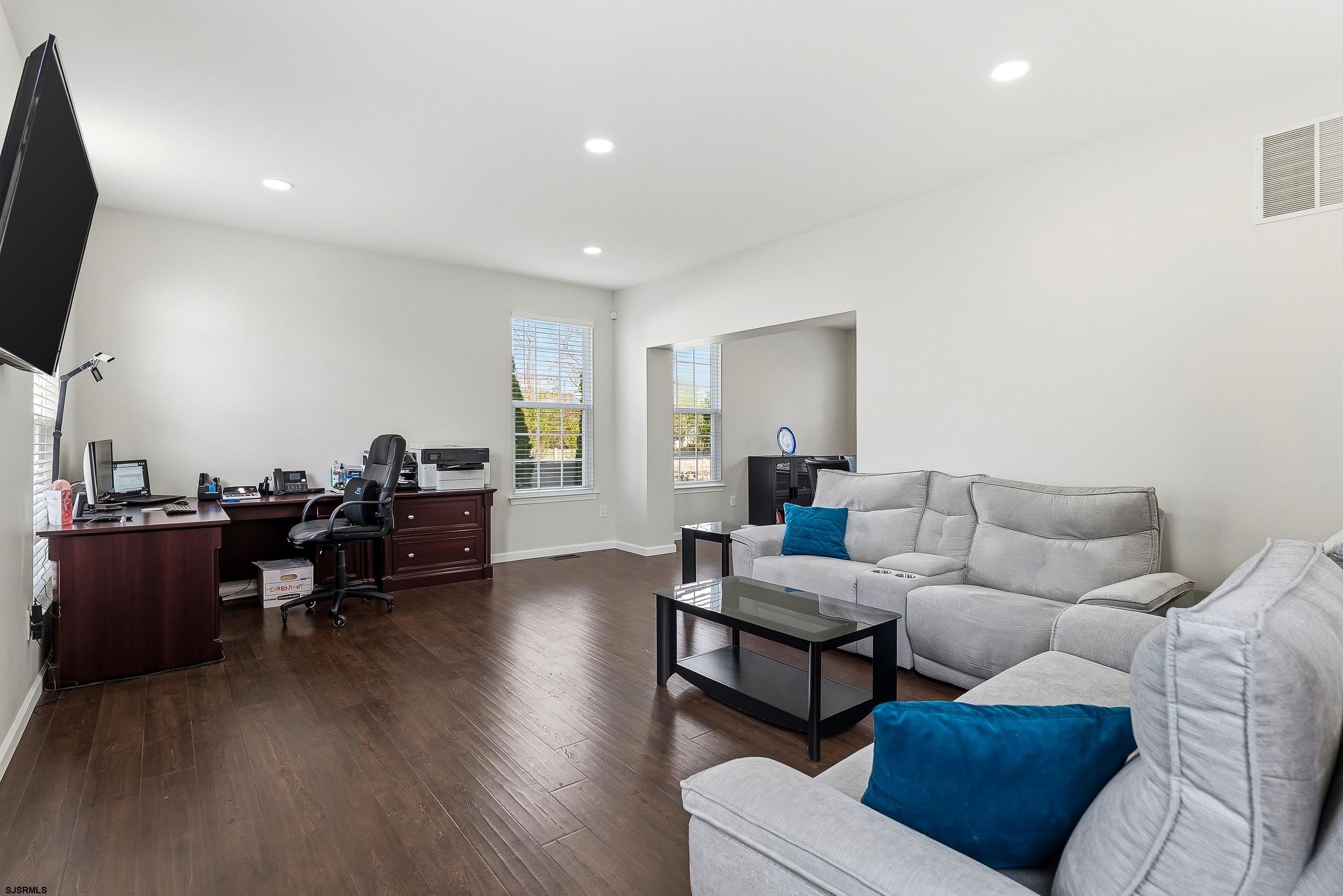 262 Churchill Dr