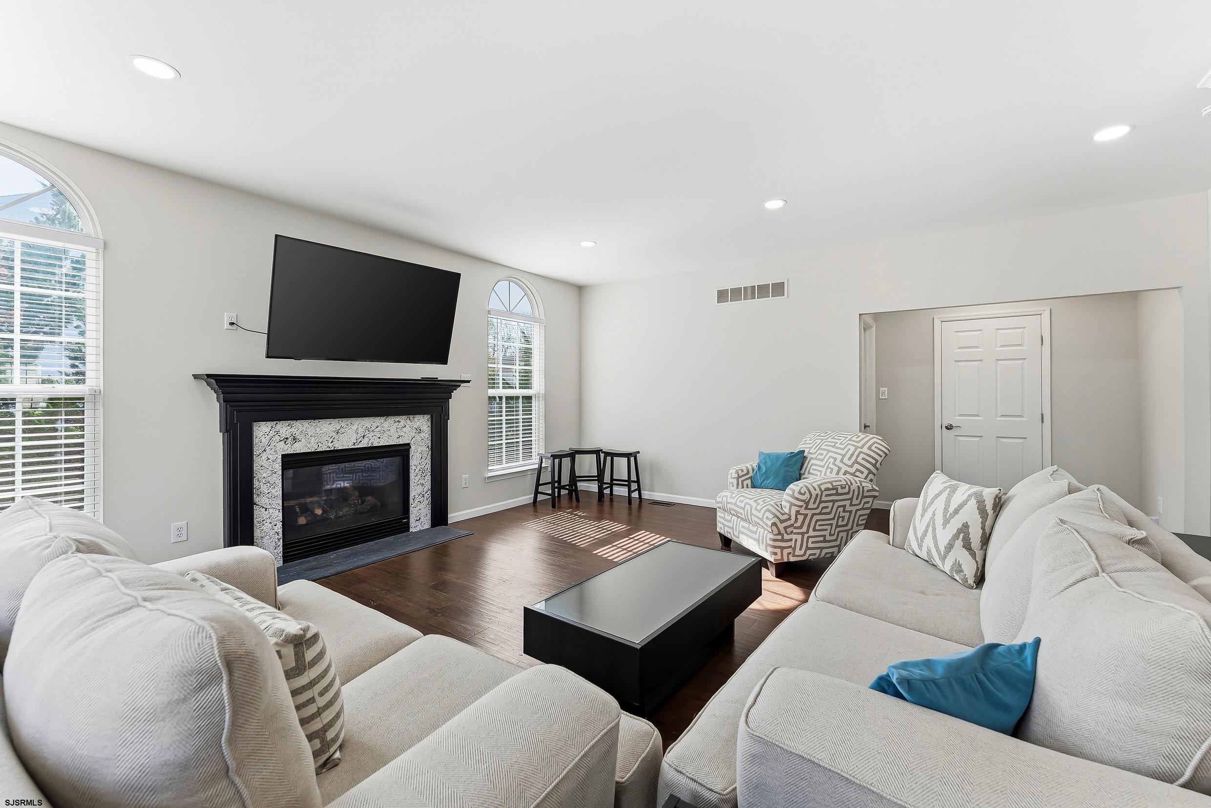 262 Churchill Dr