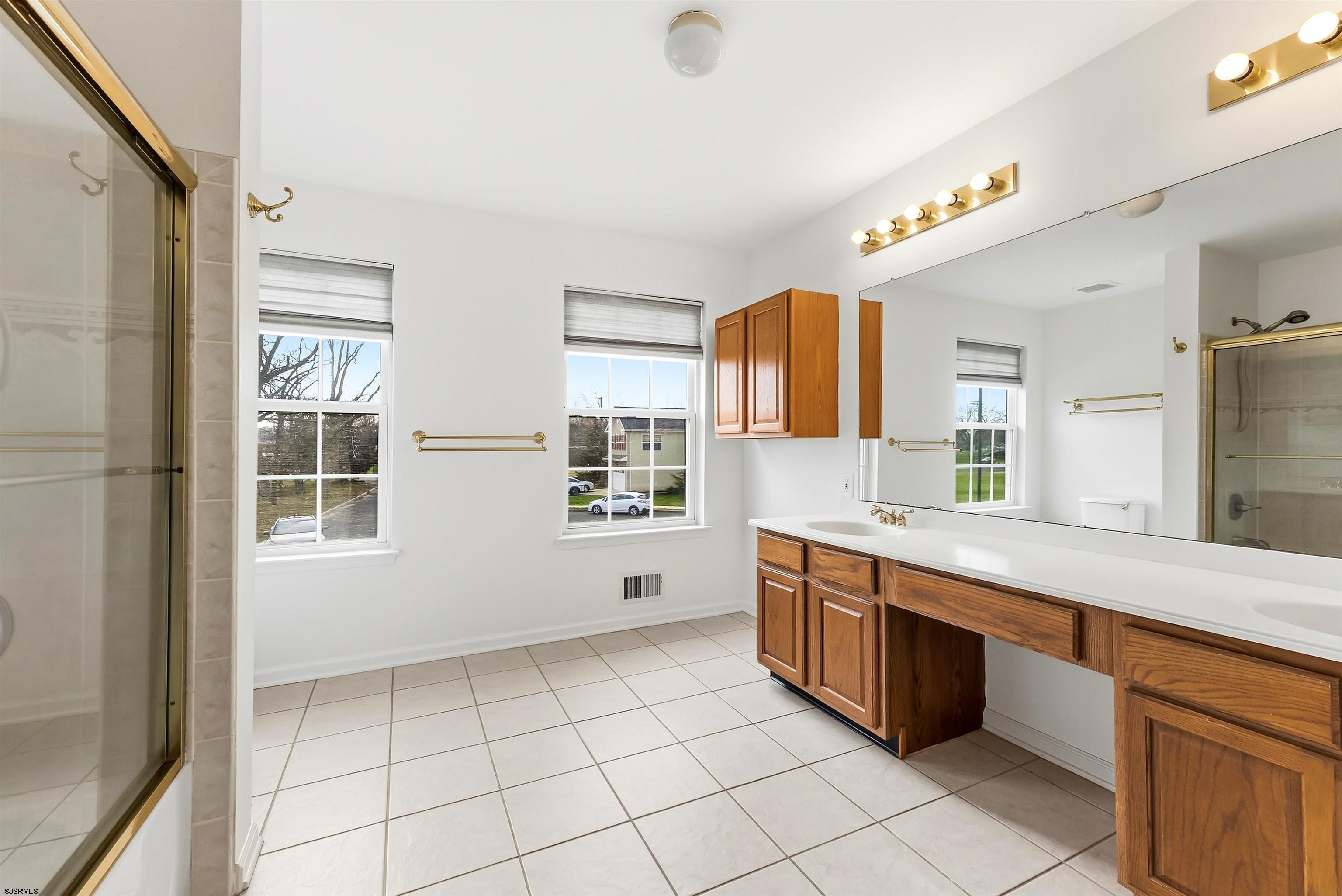 5 Arrowhead Ln