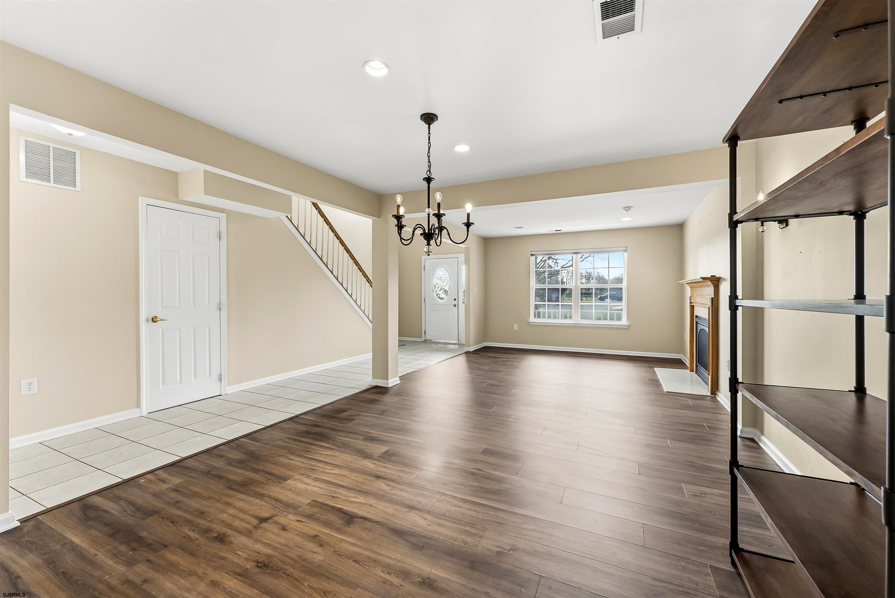 5 Arrowhead Ln