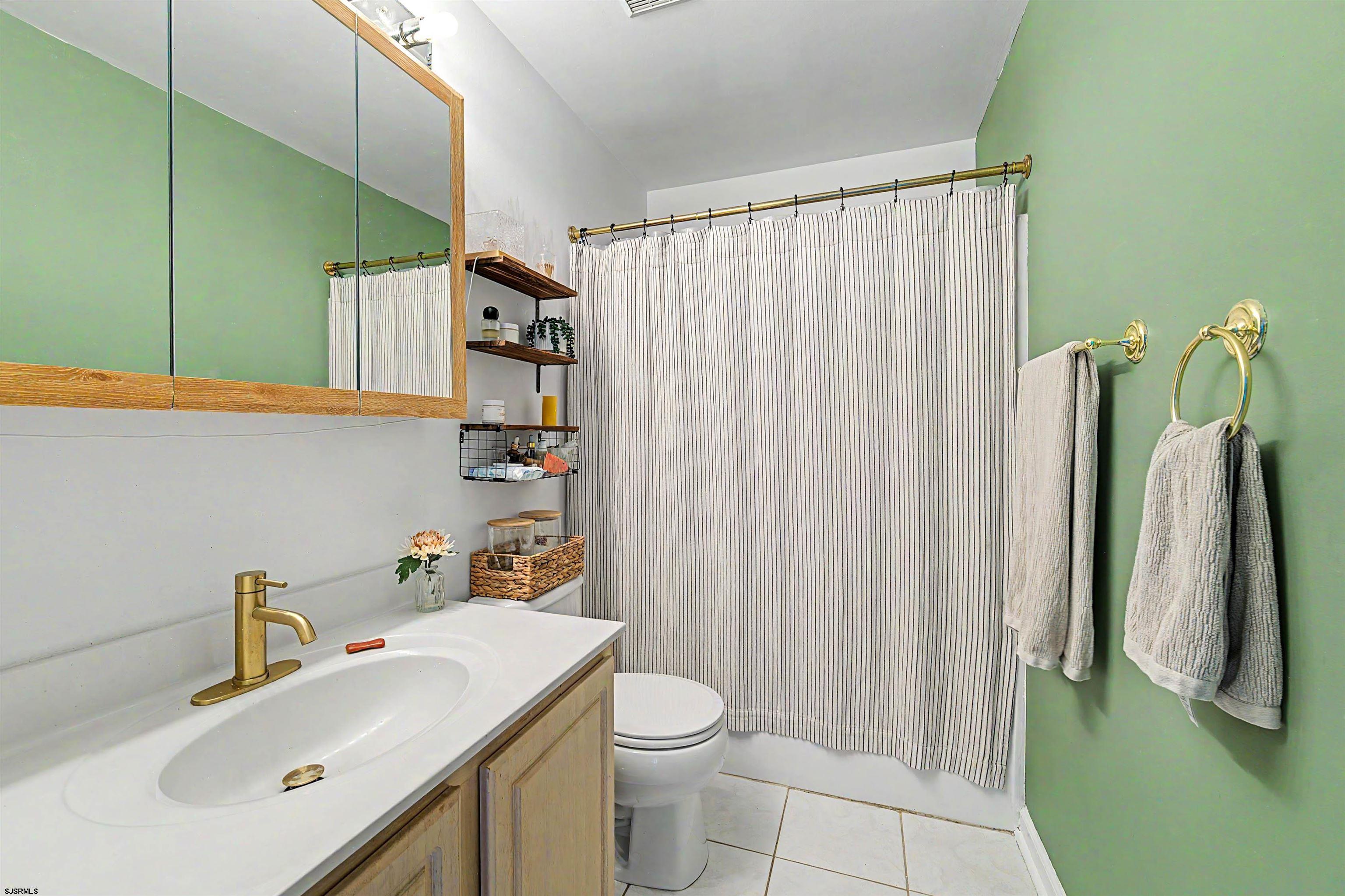 202 Maxwell Ct Unit: 202 Maxwell