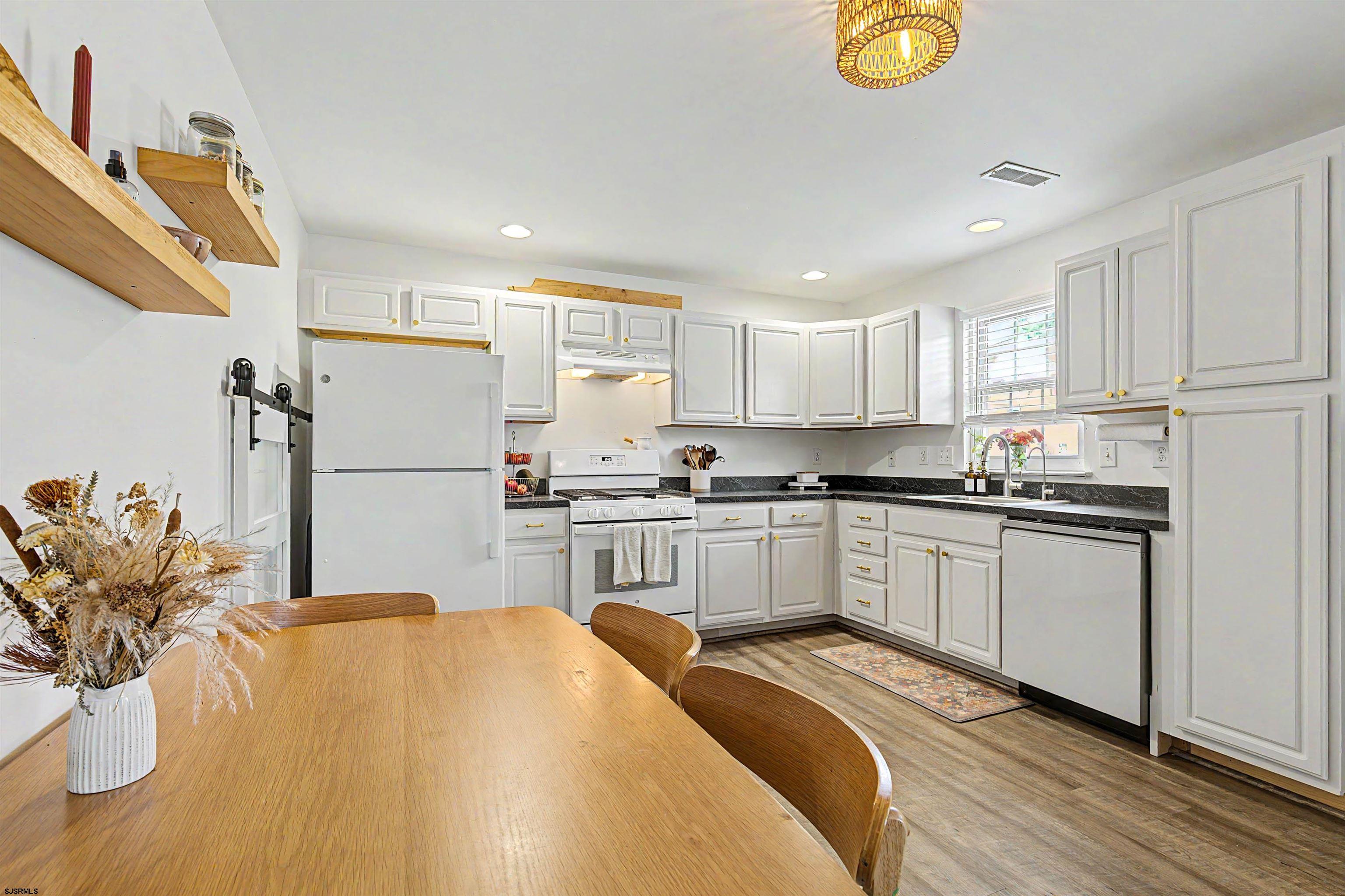 202 Maxwell Ct Unit: 202 Maxwell
