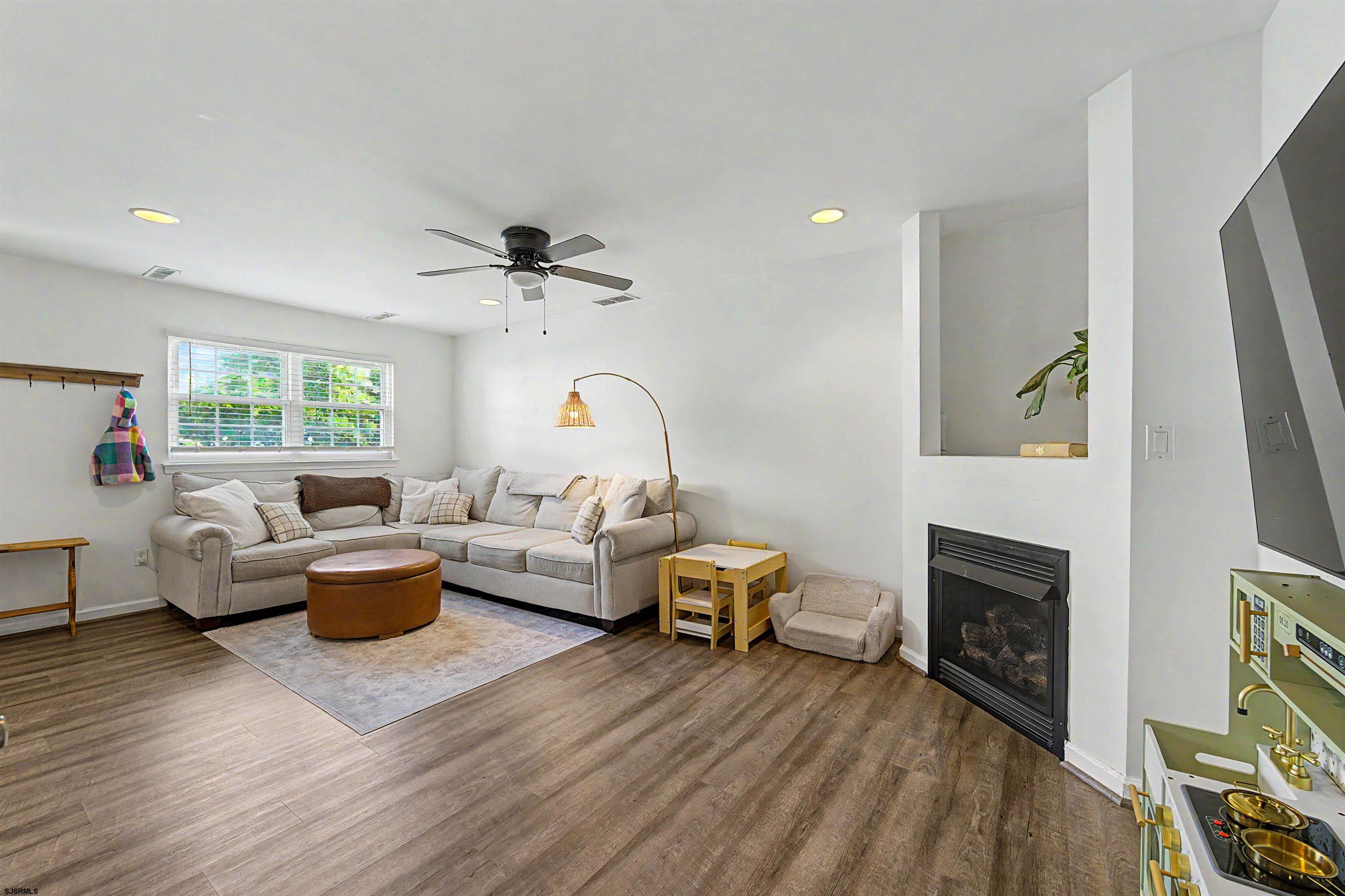 202 Maxwell Ct Unit: 202 Maxwell