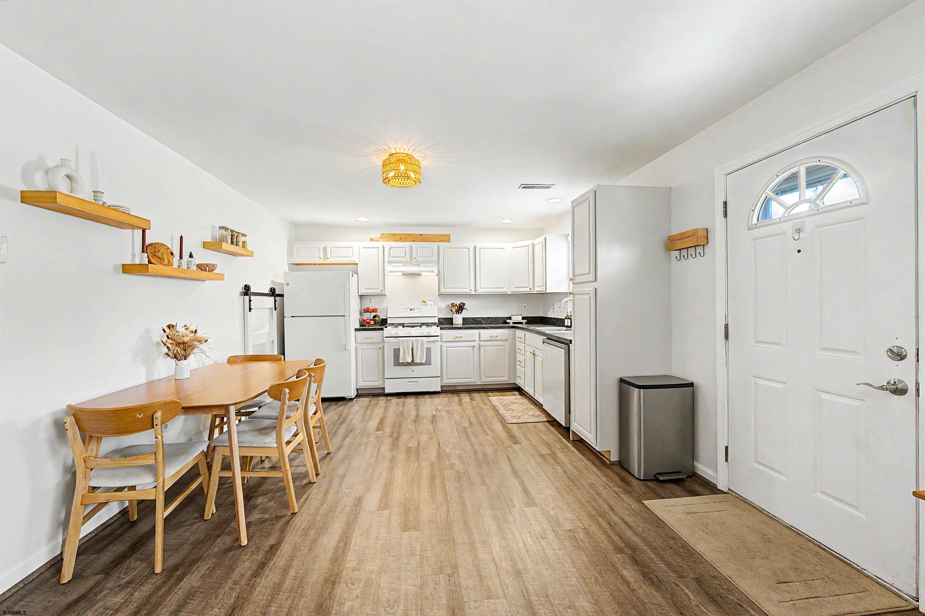 202 Maxwell Ct Unit: 202 Maxwell