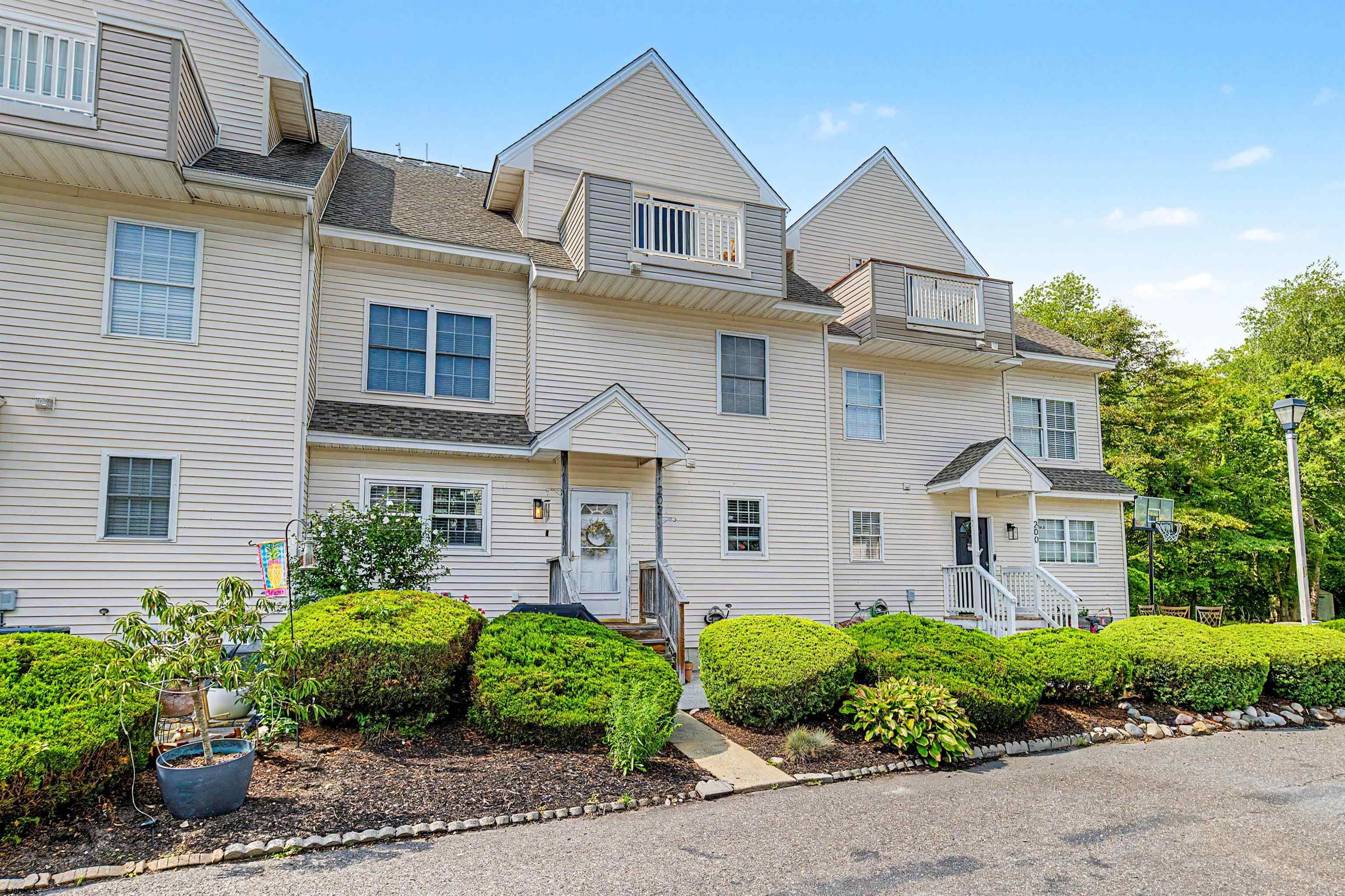 202 Maxwell Ct Unit: 202 Maxwell