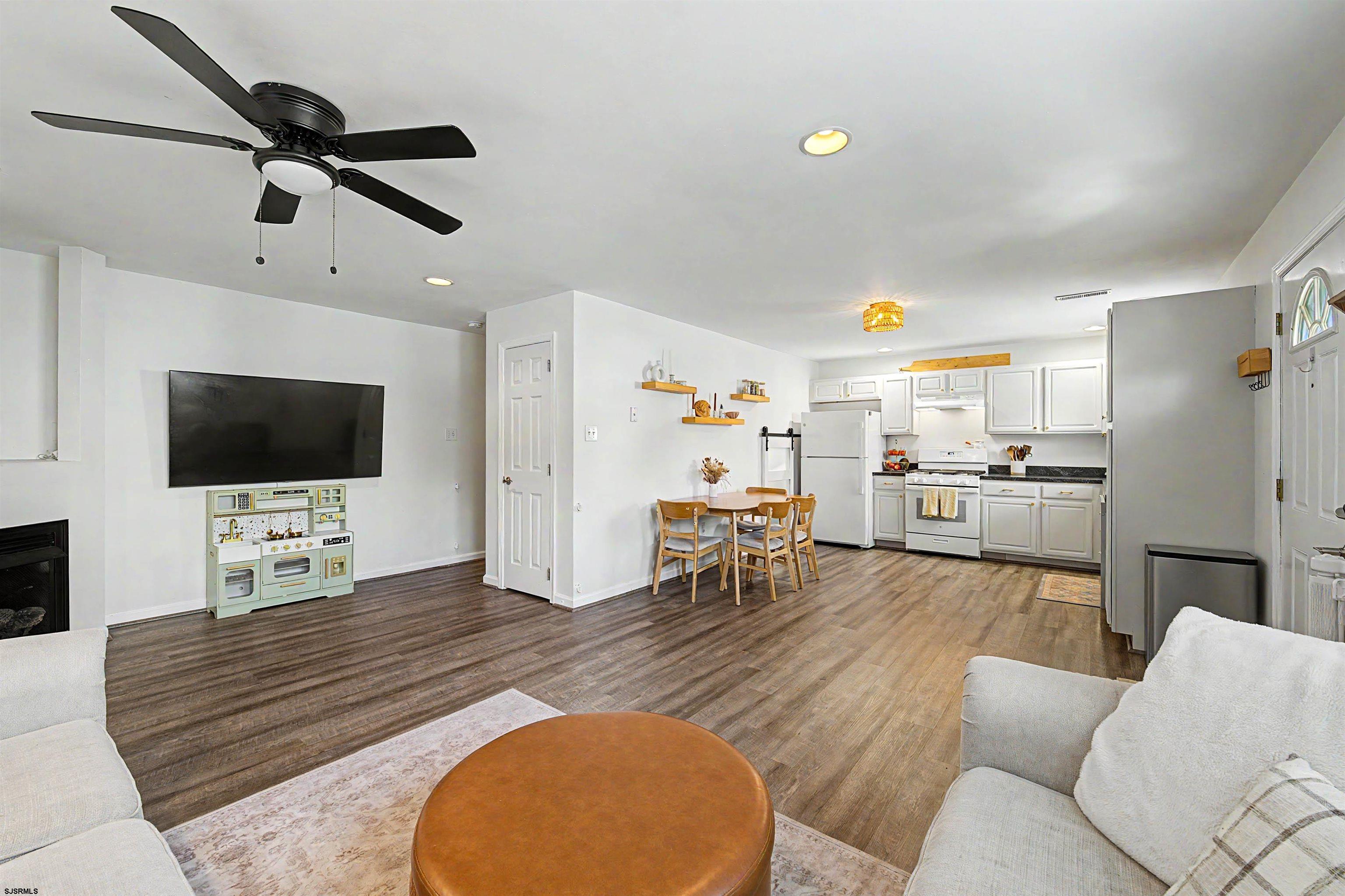 202 Maxwell Ct Unit: 202 Maxwell