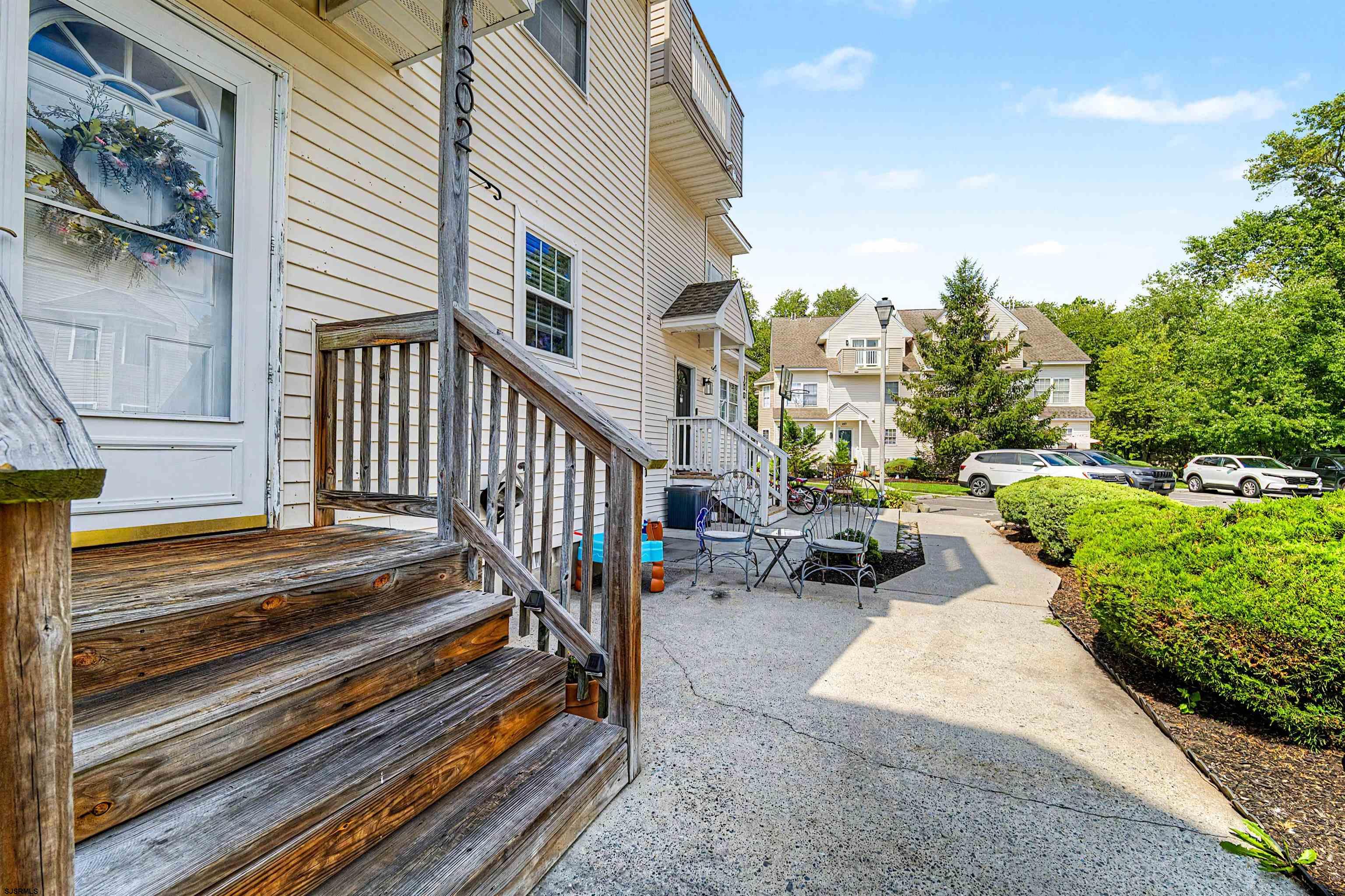 202 Maxwell Ct Unit: 202 Maxwell