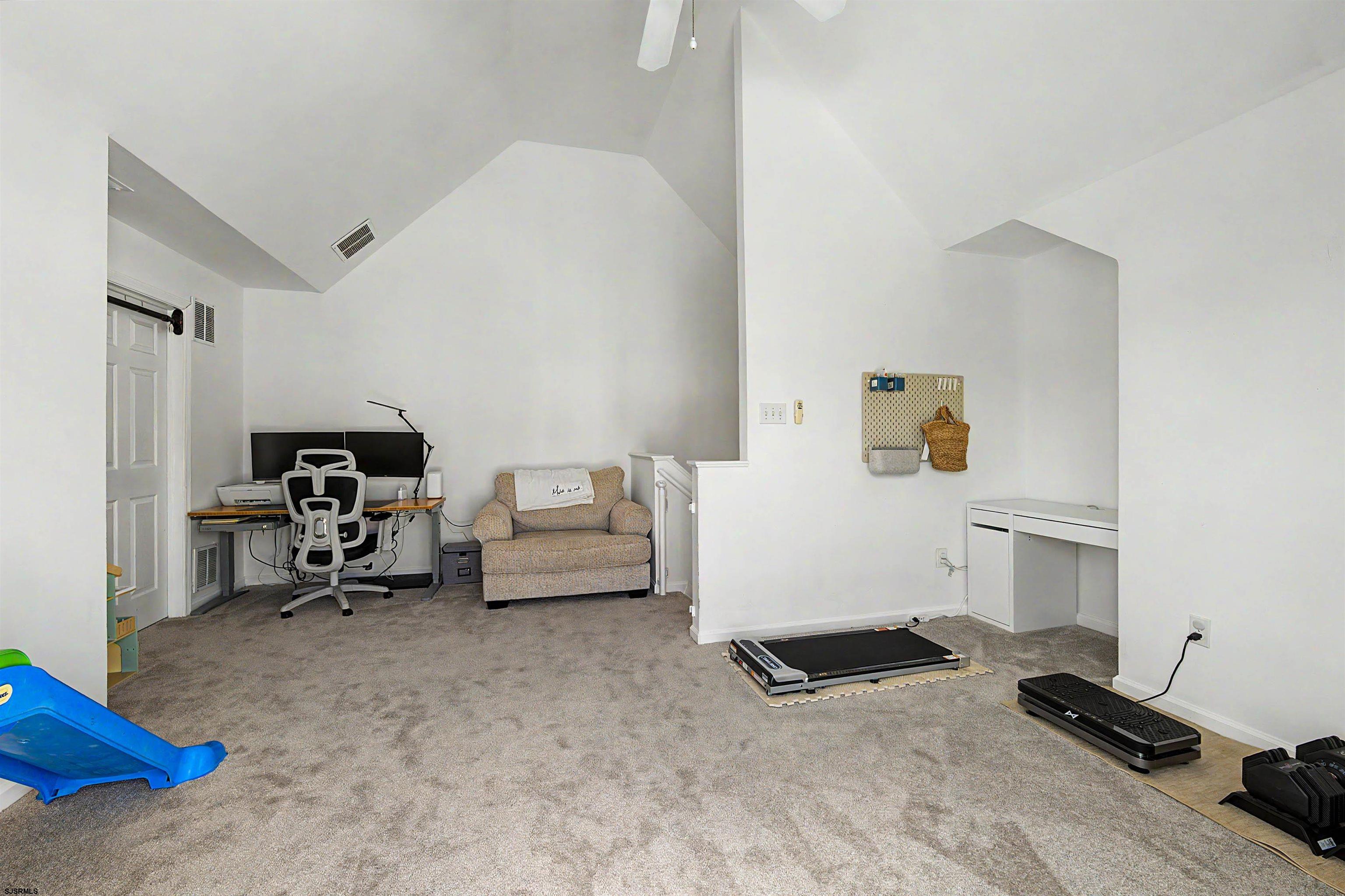 202 Maxwell Ct Unit: 202 Maxwell