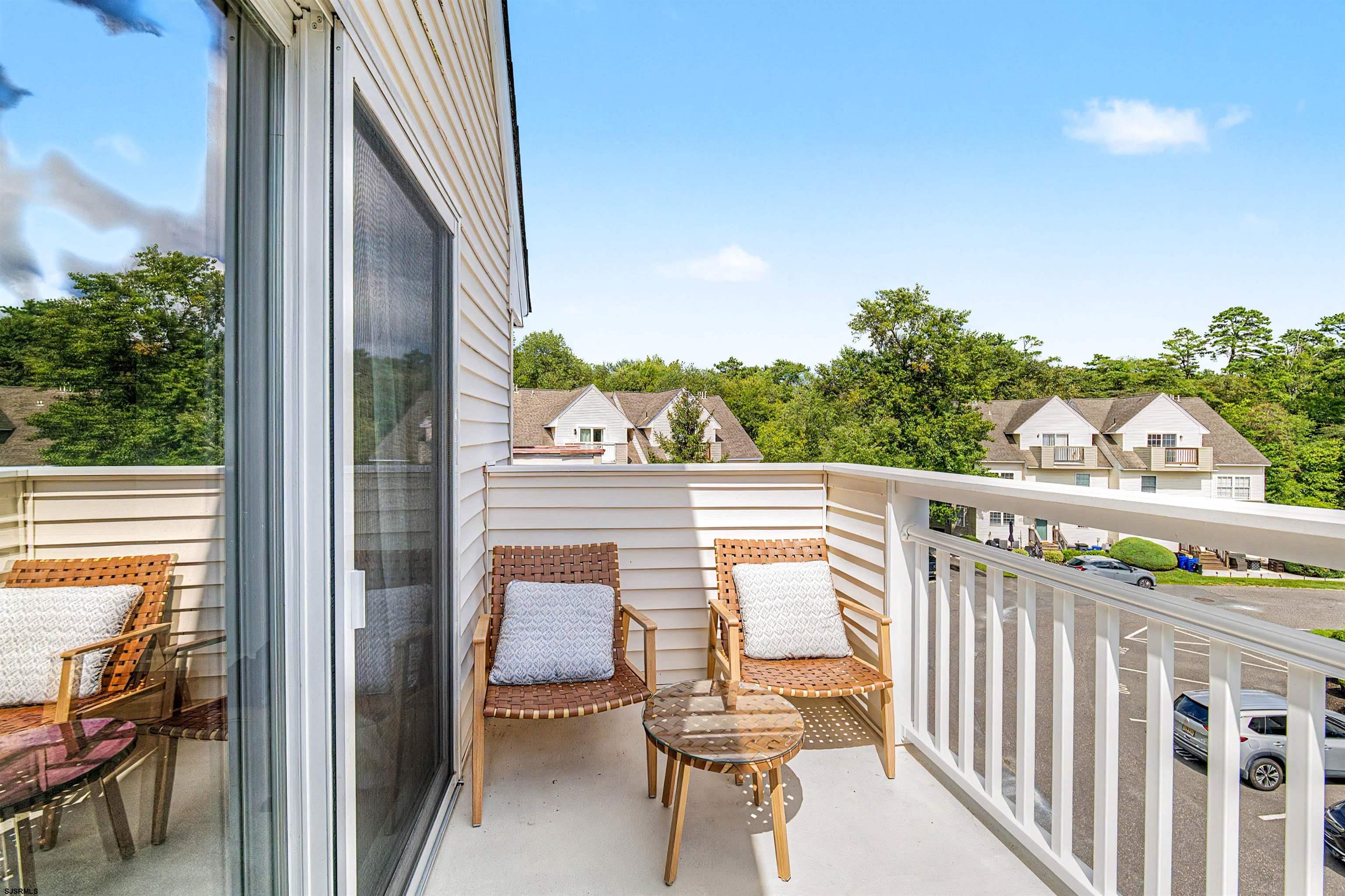 202 Maxwell Ct Unit: 202 Maxwell