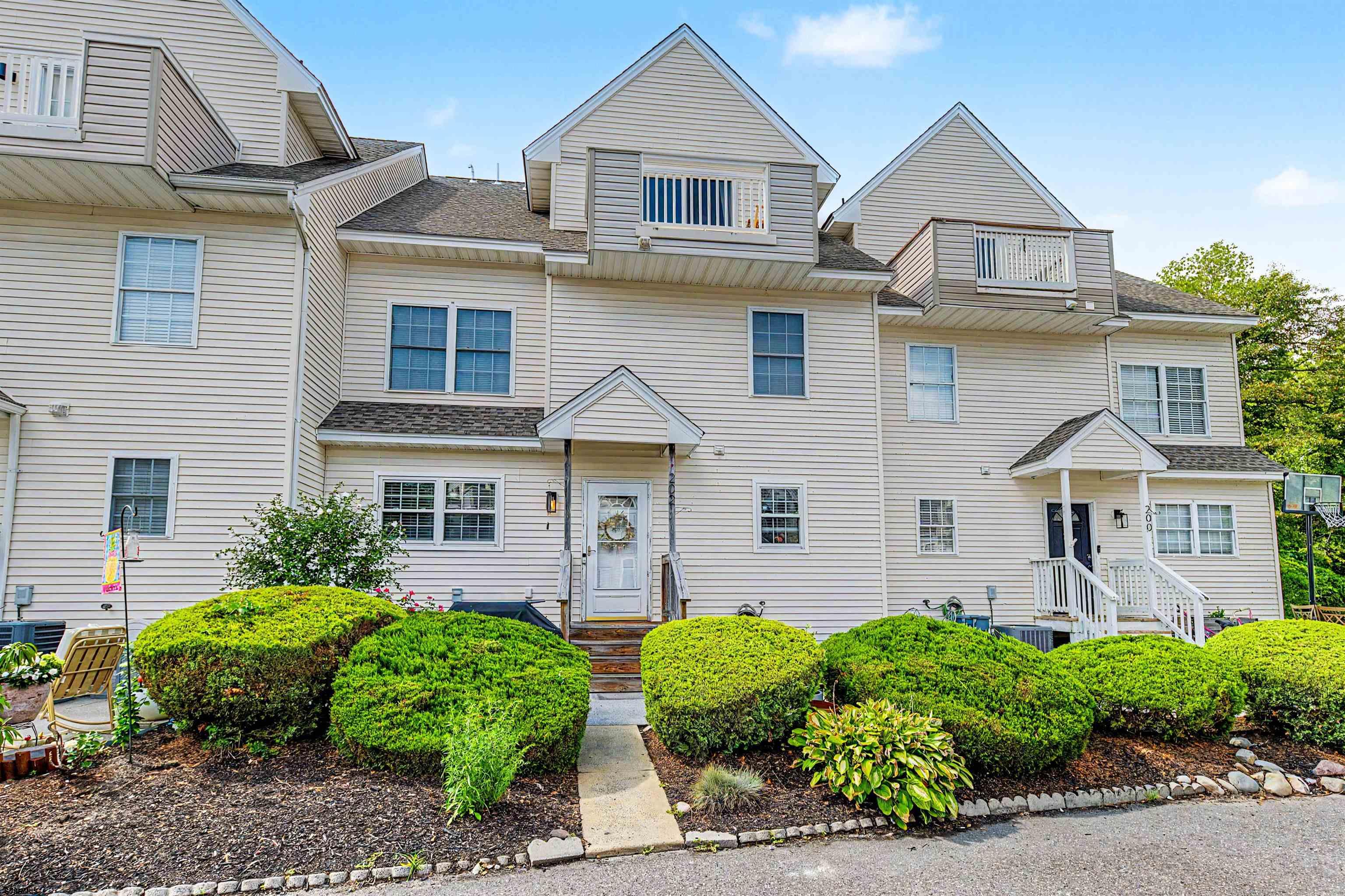 202 Maxwell Ct Unit: 202 Maxwell