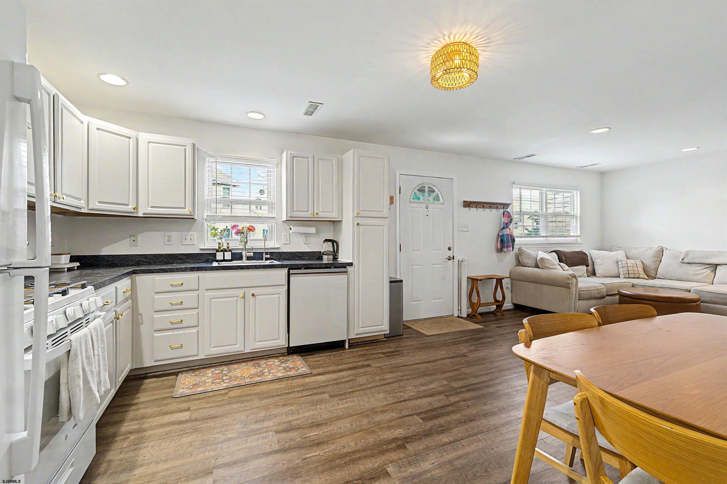 202 Maxwell Ct Unit: 202 Maxwell