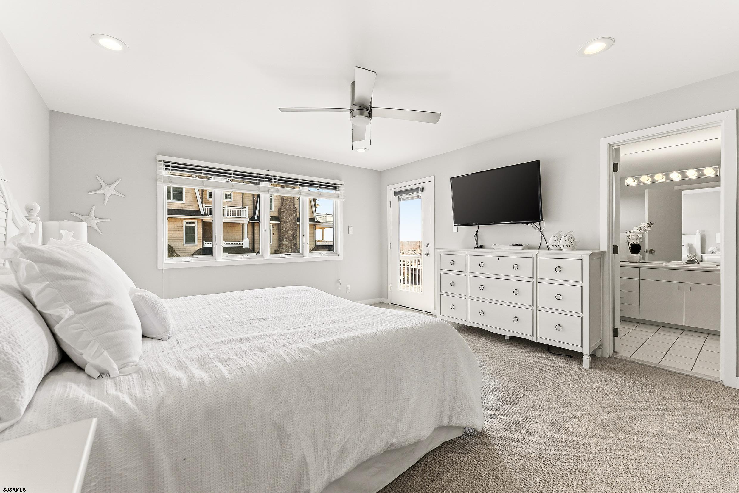 4301 Central Ave Unit: 1st Fl