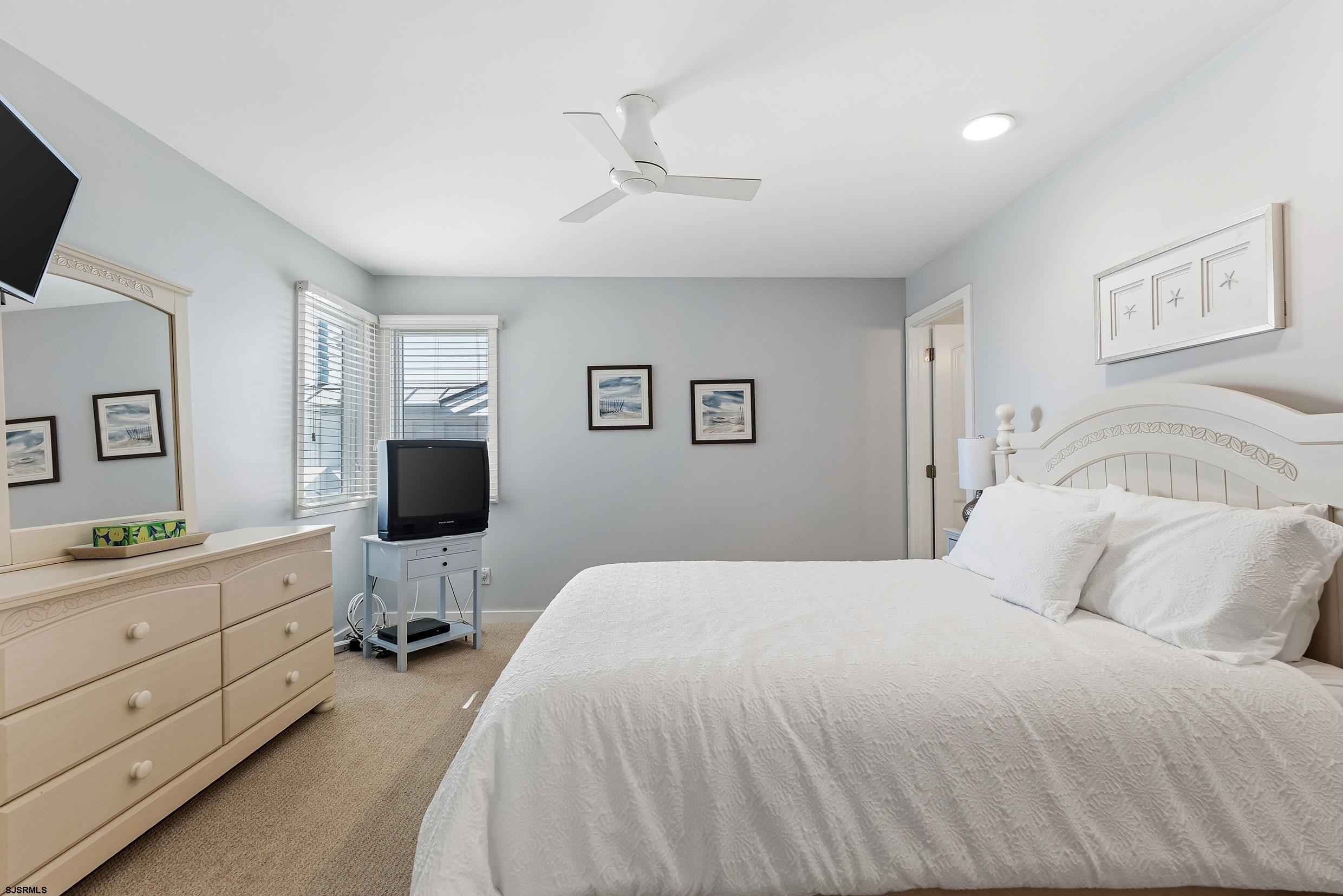 4301 Central Ave Unit: 1st Fl