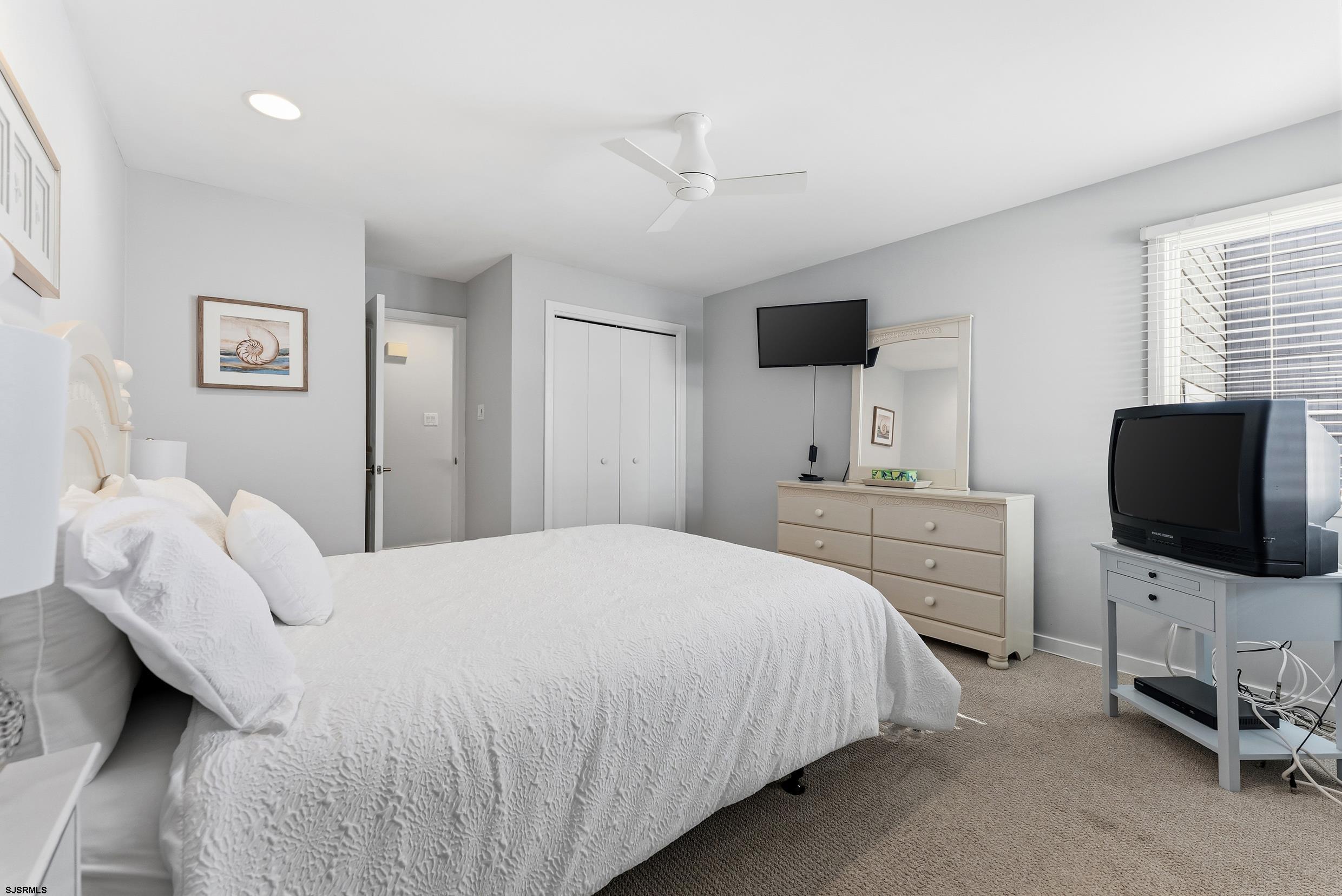 4301 Central Ave Unit: 1st Fl