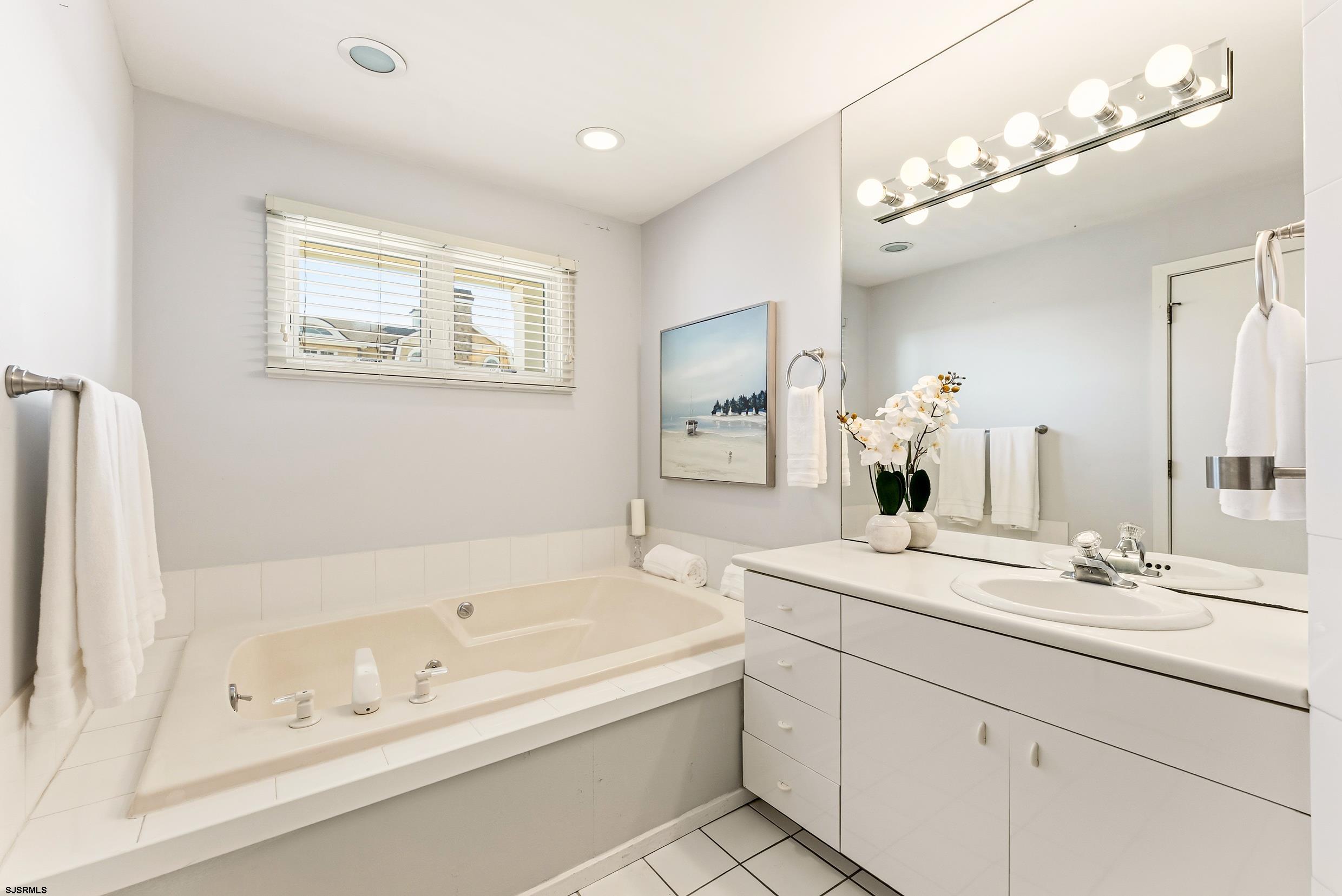 4301 Central Ave Unit: 1st Fl