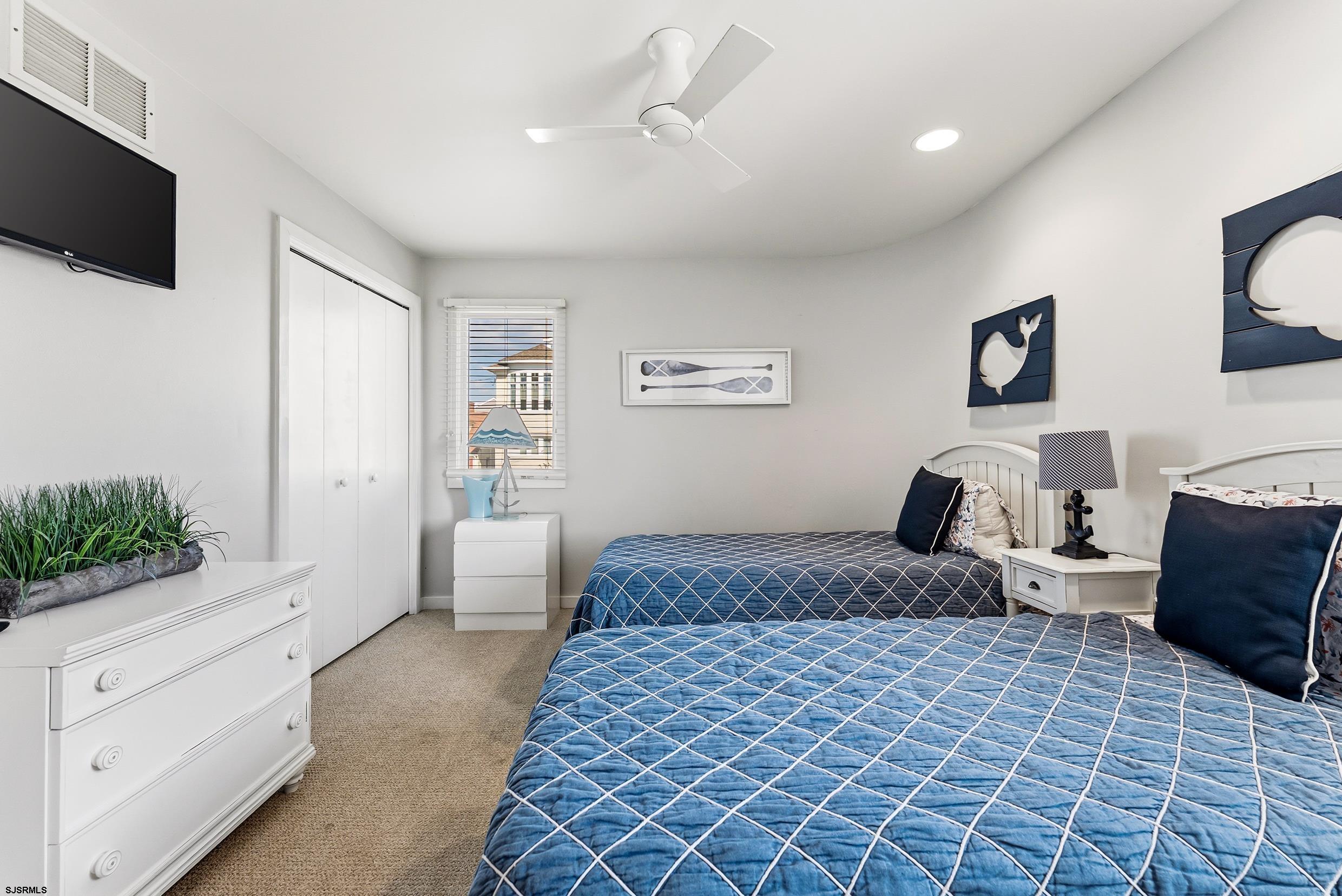 4301 Central Ave Unit: 1st Fl