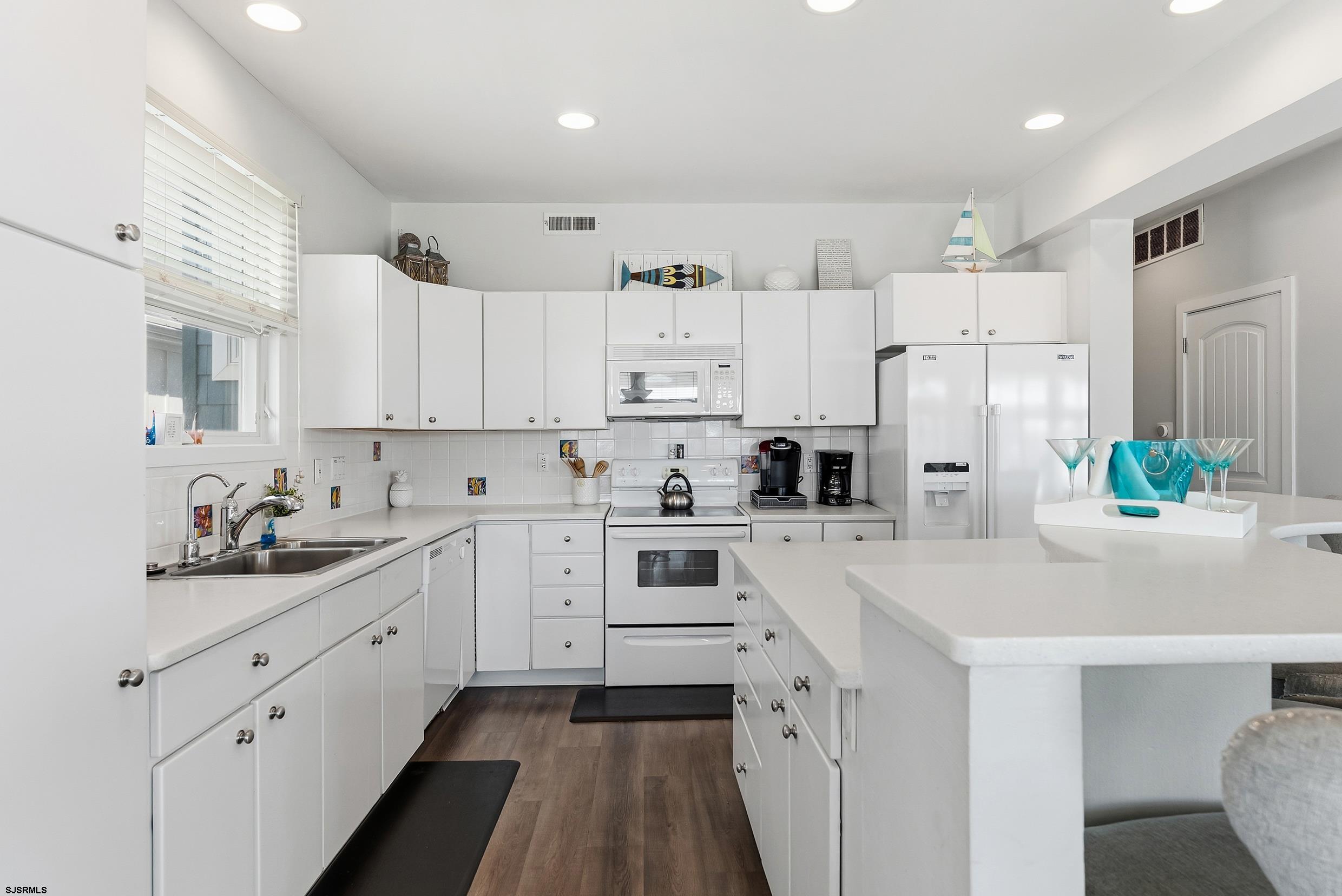 4301 Central Ave Unit: 1st Fl