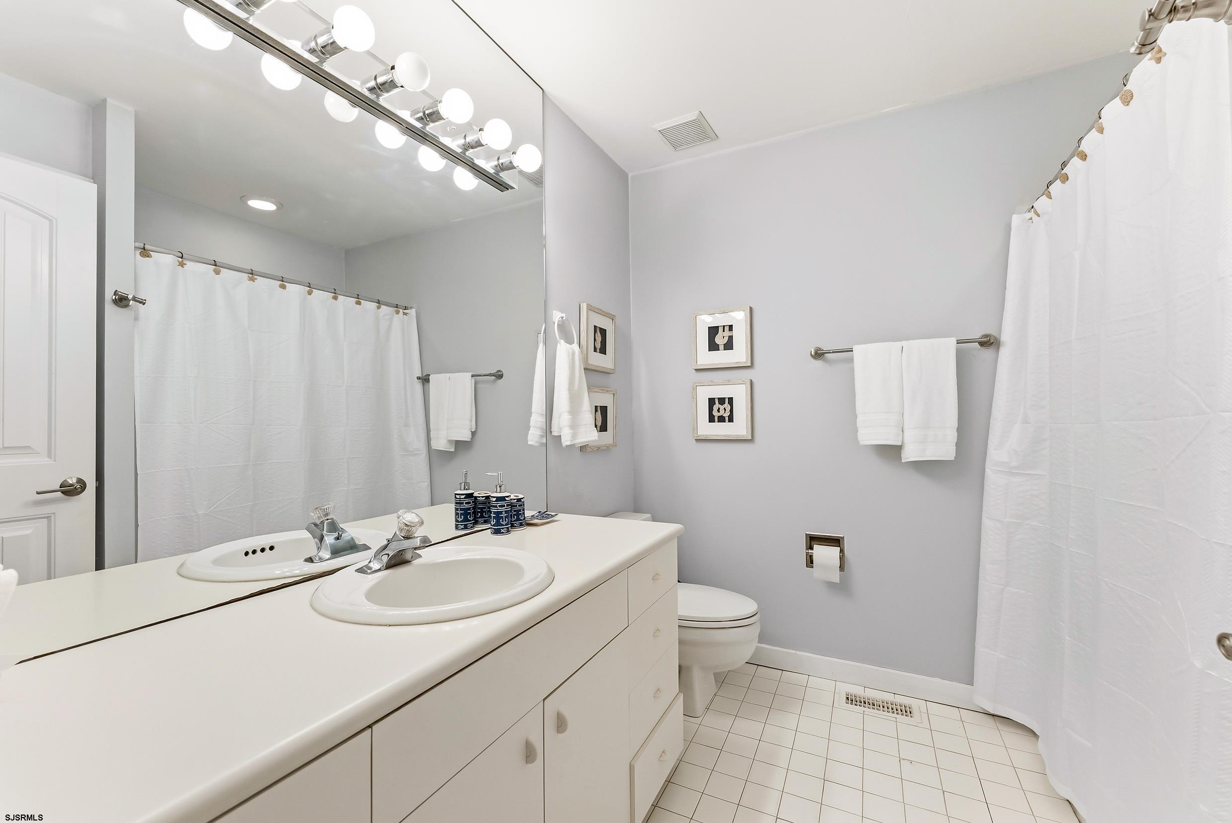 4301 Central Ave Unit: 1st Fl