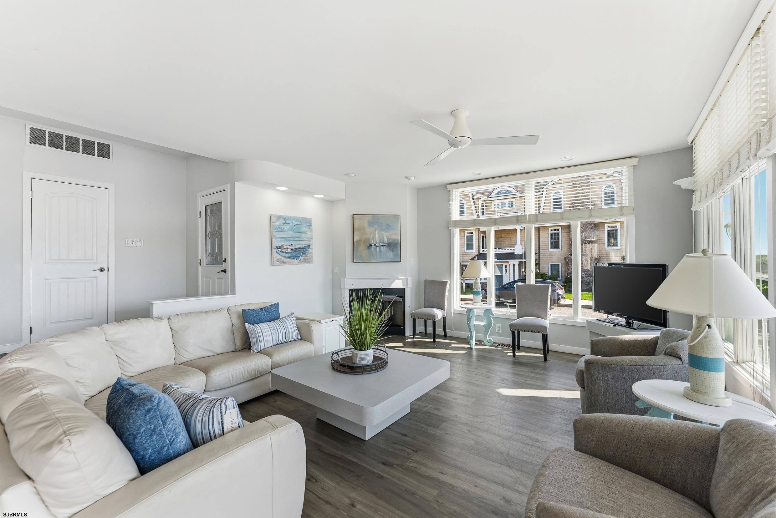 4301 Central Ave Unit: 1st Fl