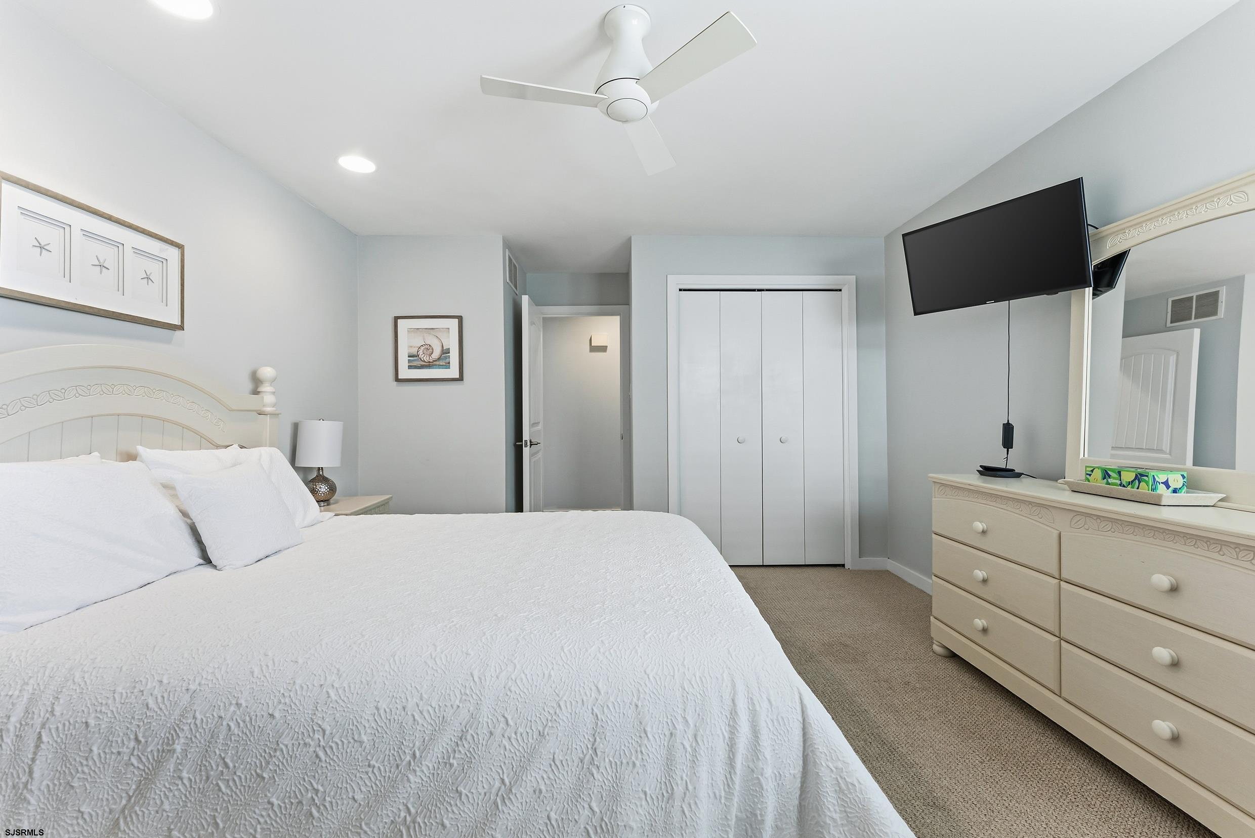 4301 Central Ave Unit: 1st Fl