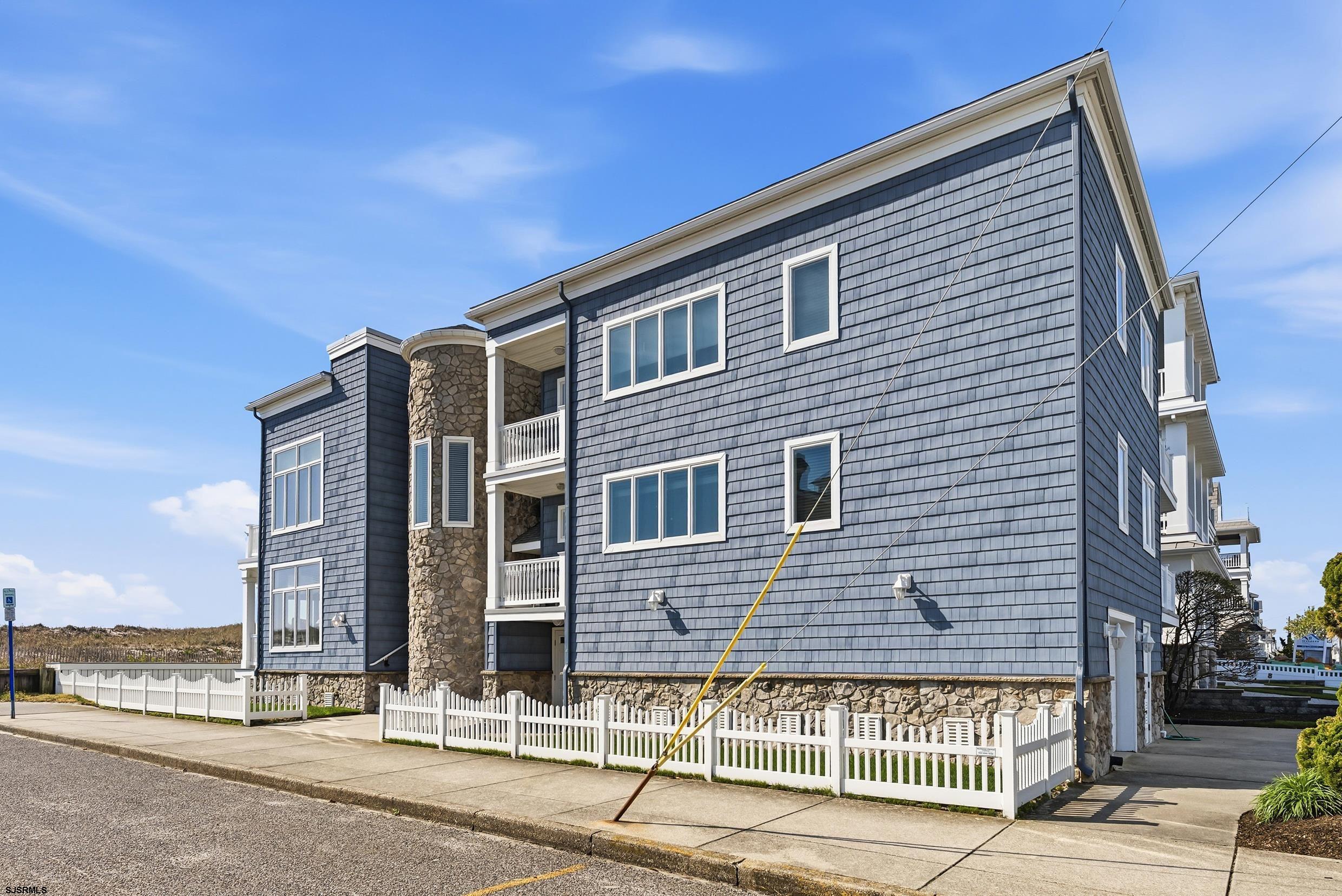 4301 Central Ave Unit: 1st Fl