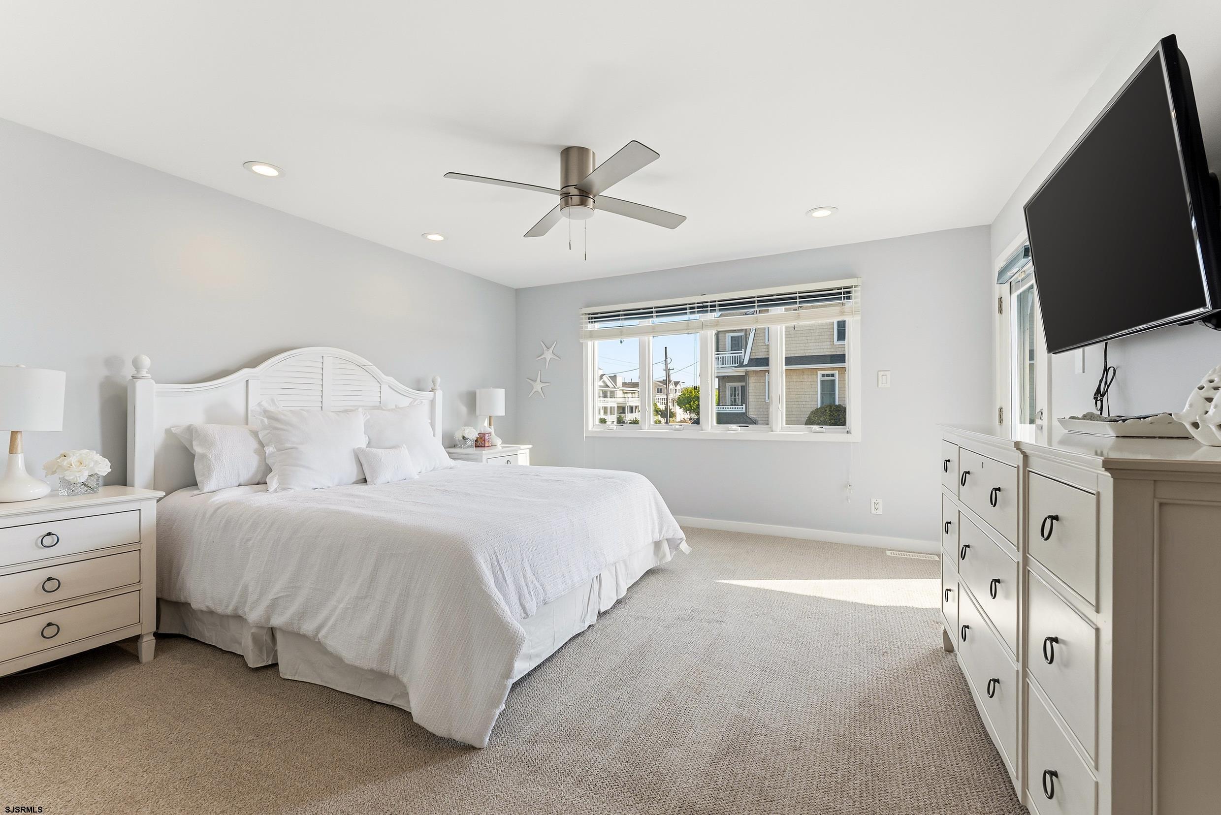 4301 Central Ave Unit: 1st Fl