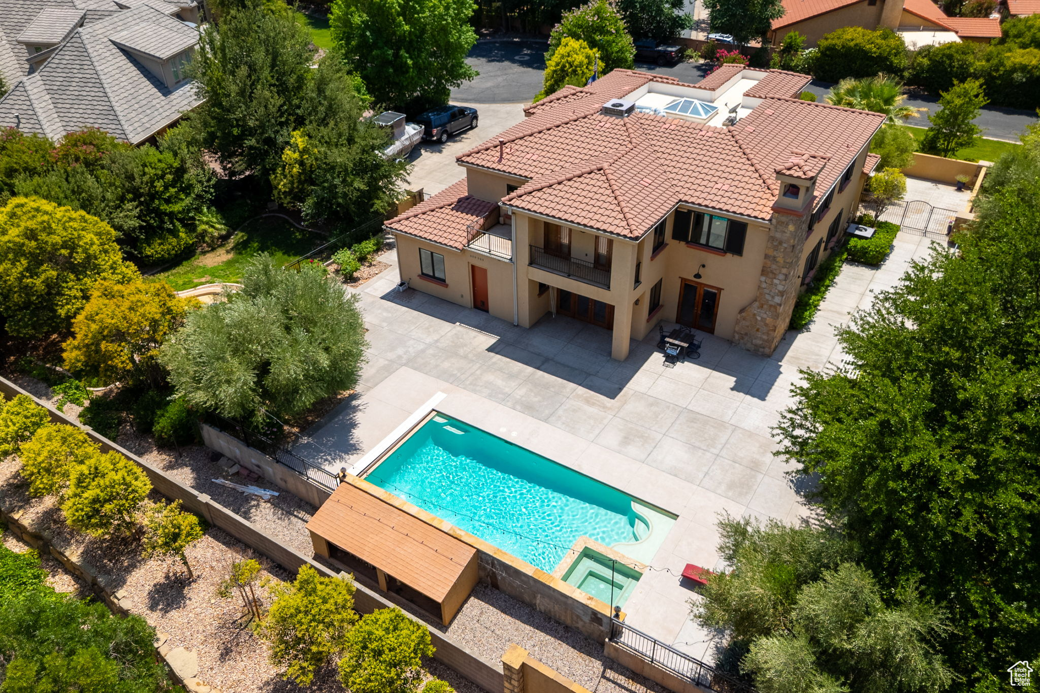 557 S WOODS VIEW CIR