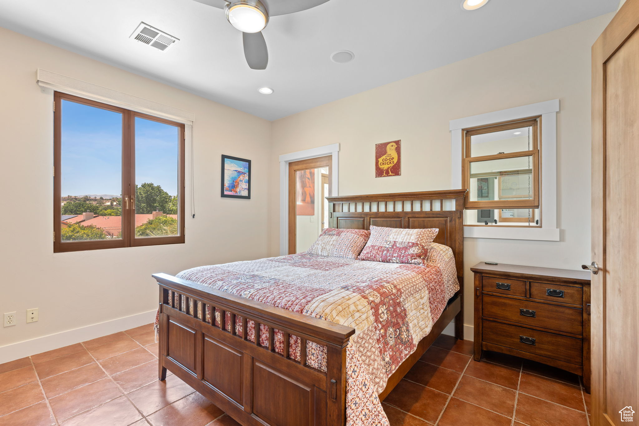 557 S WOODS VIEW CIR