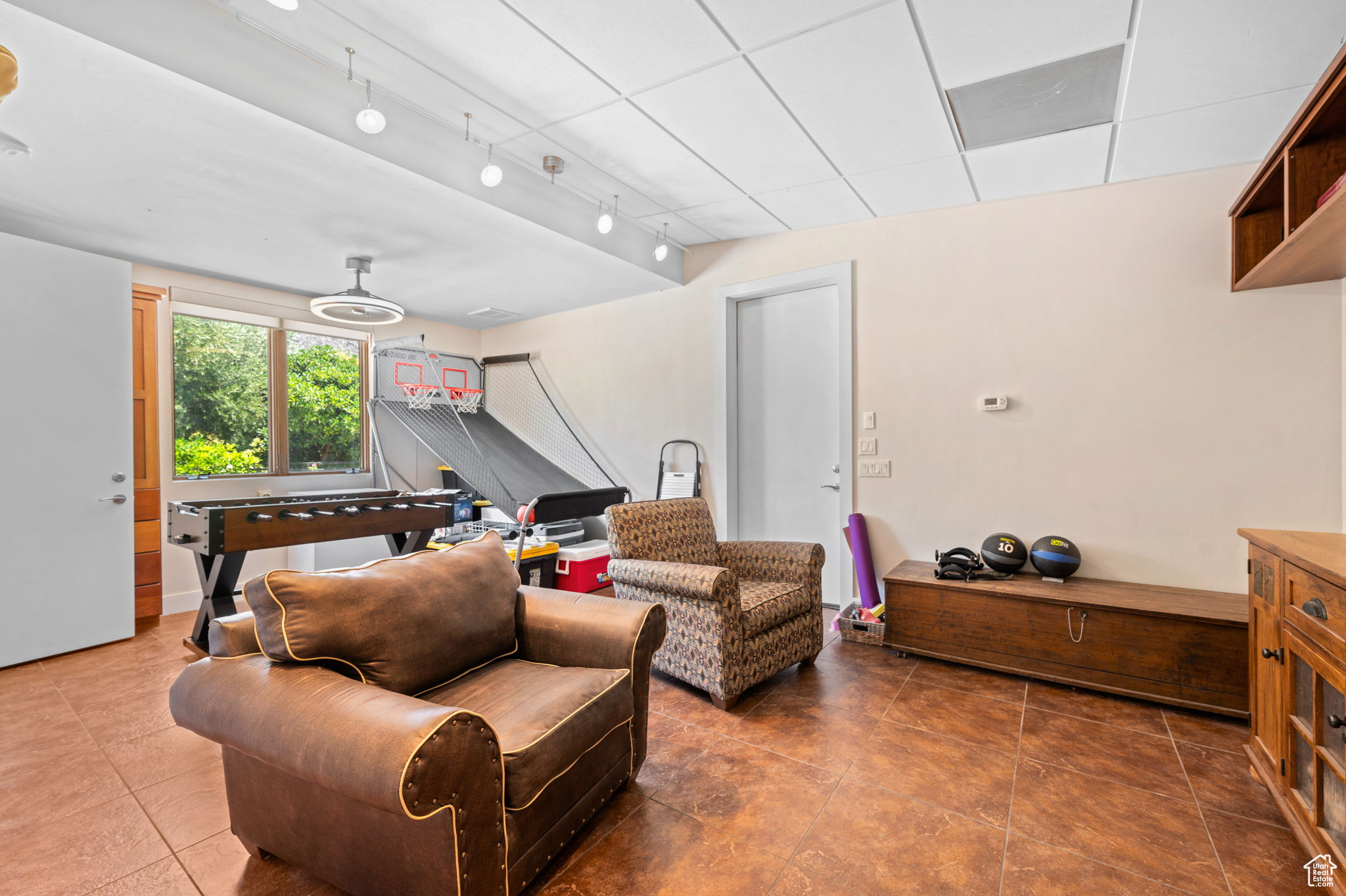 557 S WOODS VIEW CIR