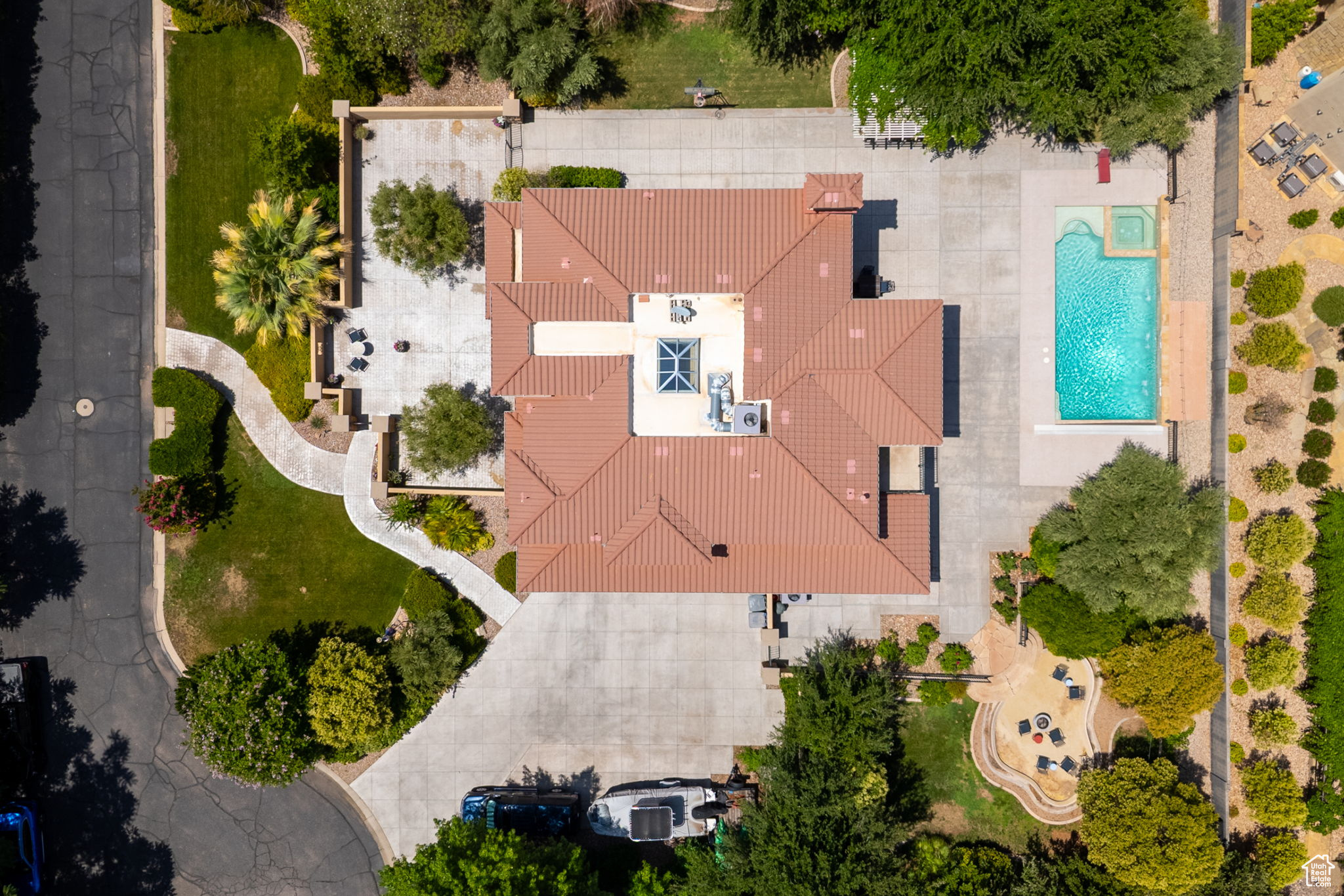 557 S WOODS VIEW CIR