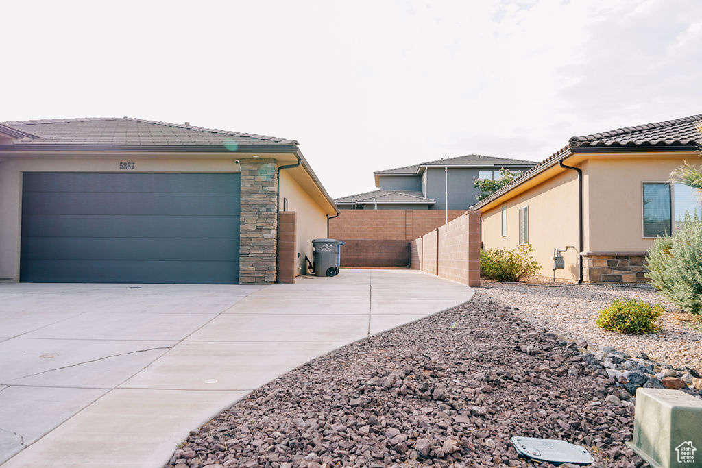 5887 S DESERT DR