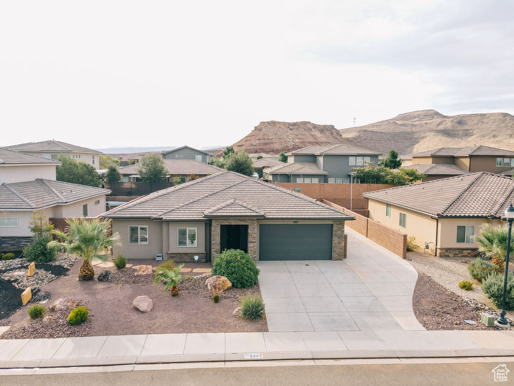 5887 S DESERT DR